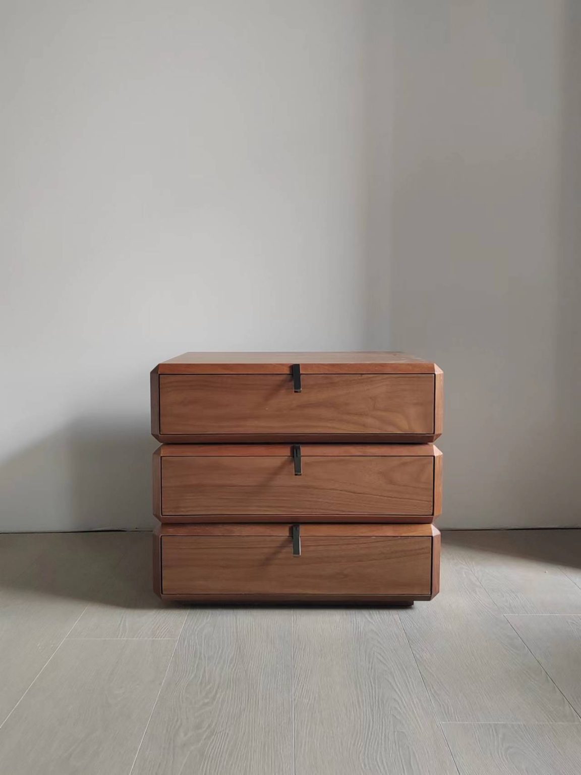 01 Nightstand 4