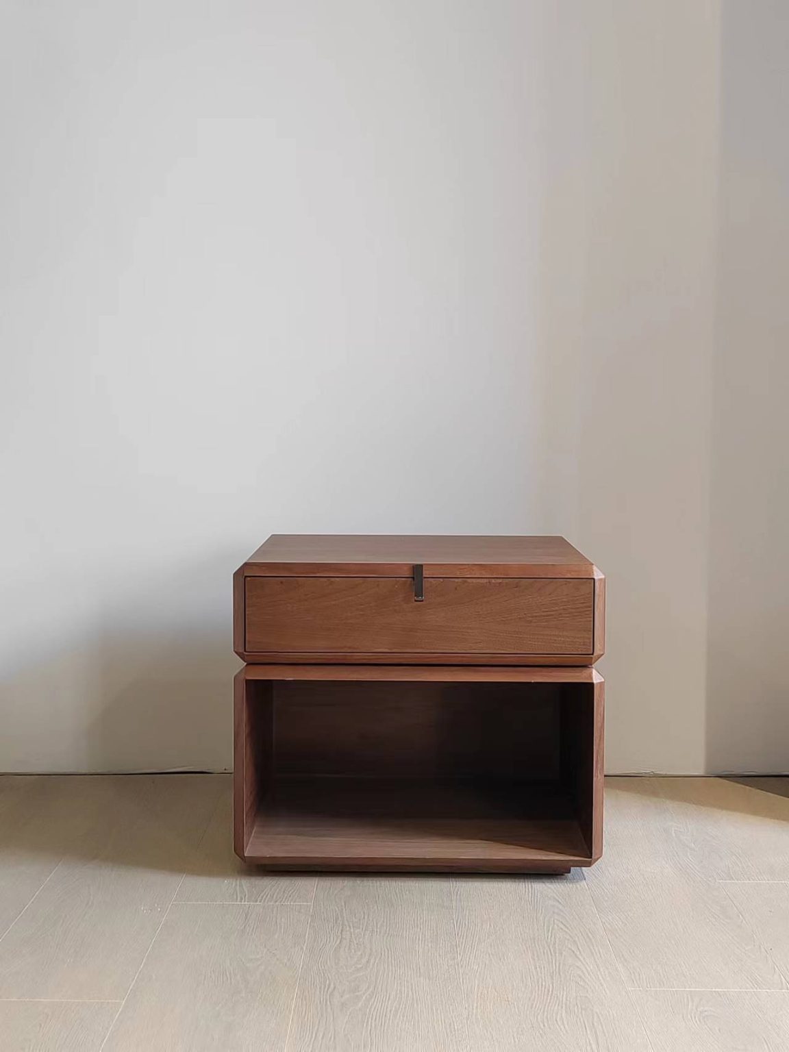 01 Nightstand 6