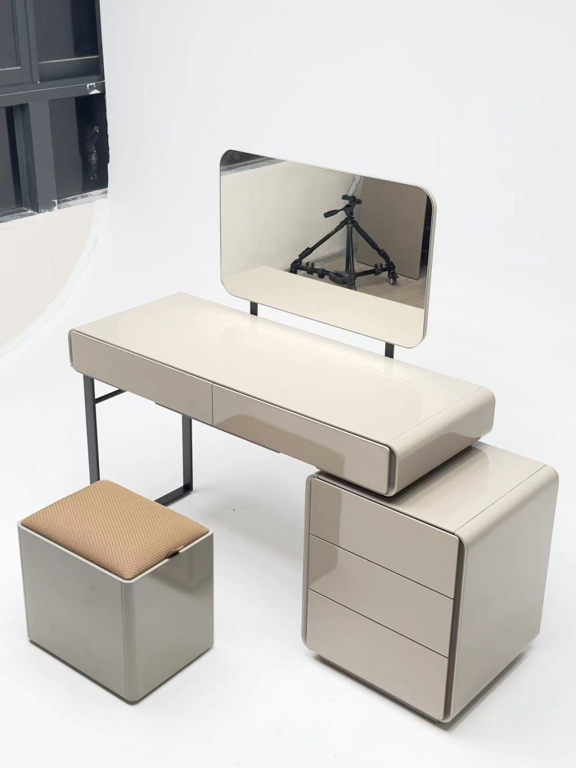 02 Dressing table 2