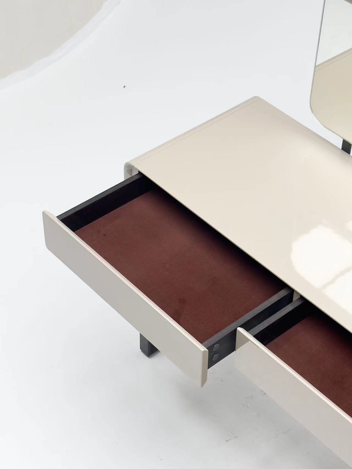 02 Dressing table 3