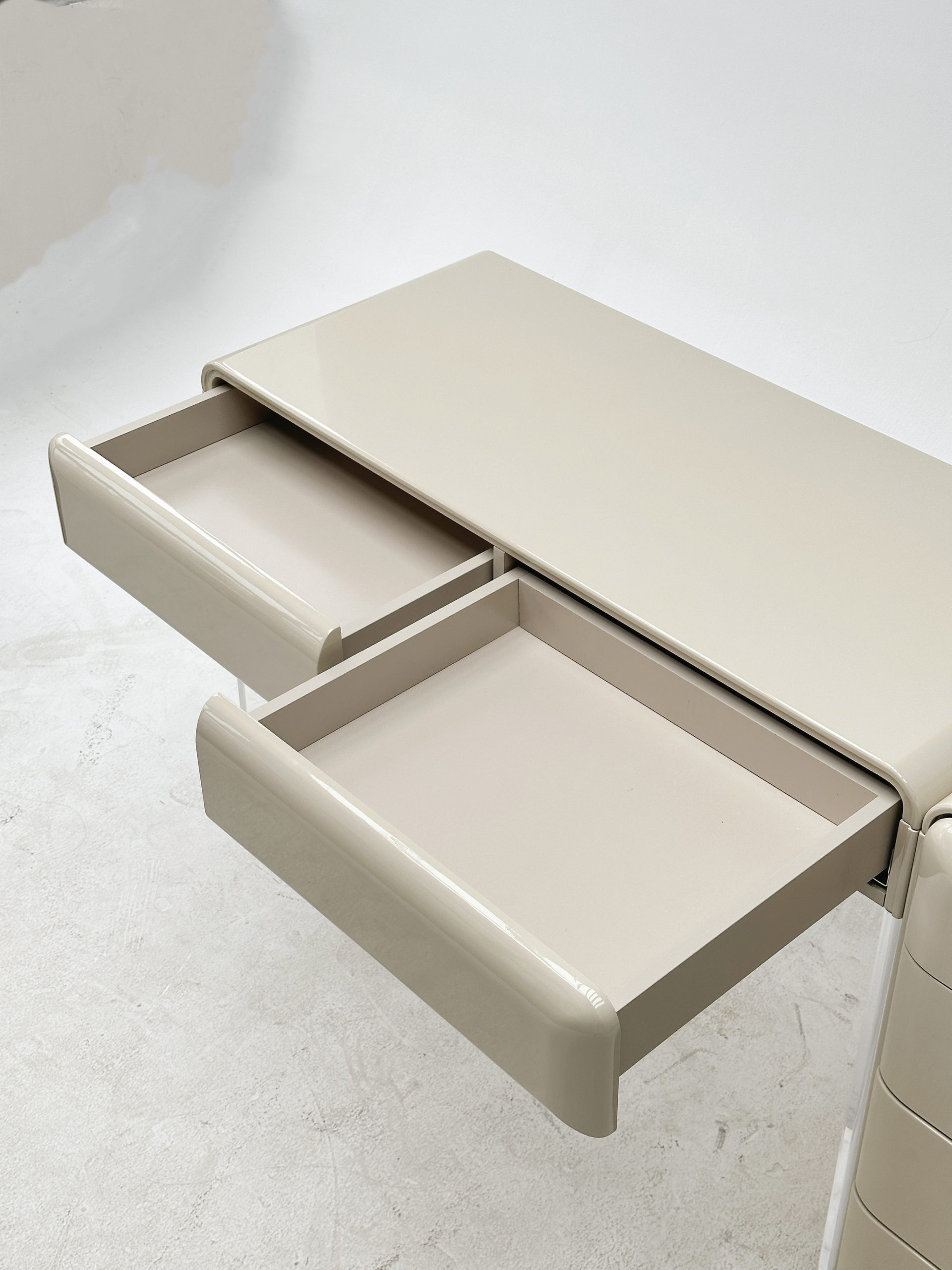 02 Dressing table 8
