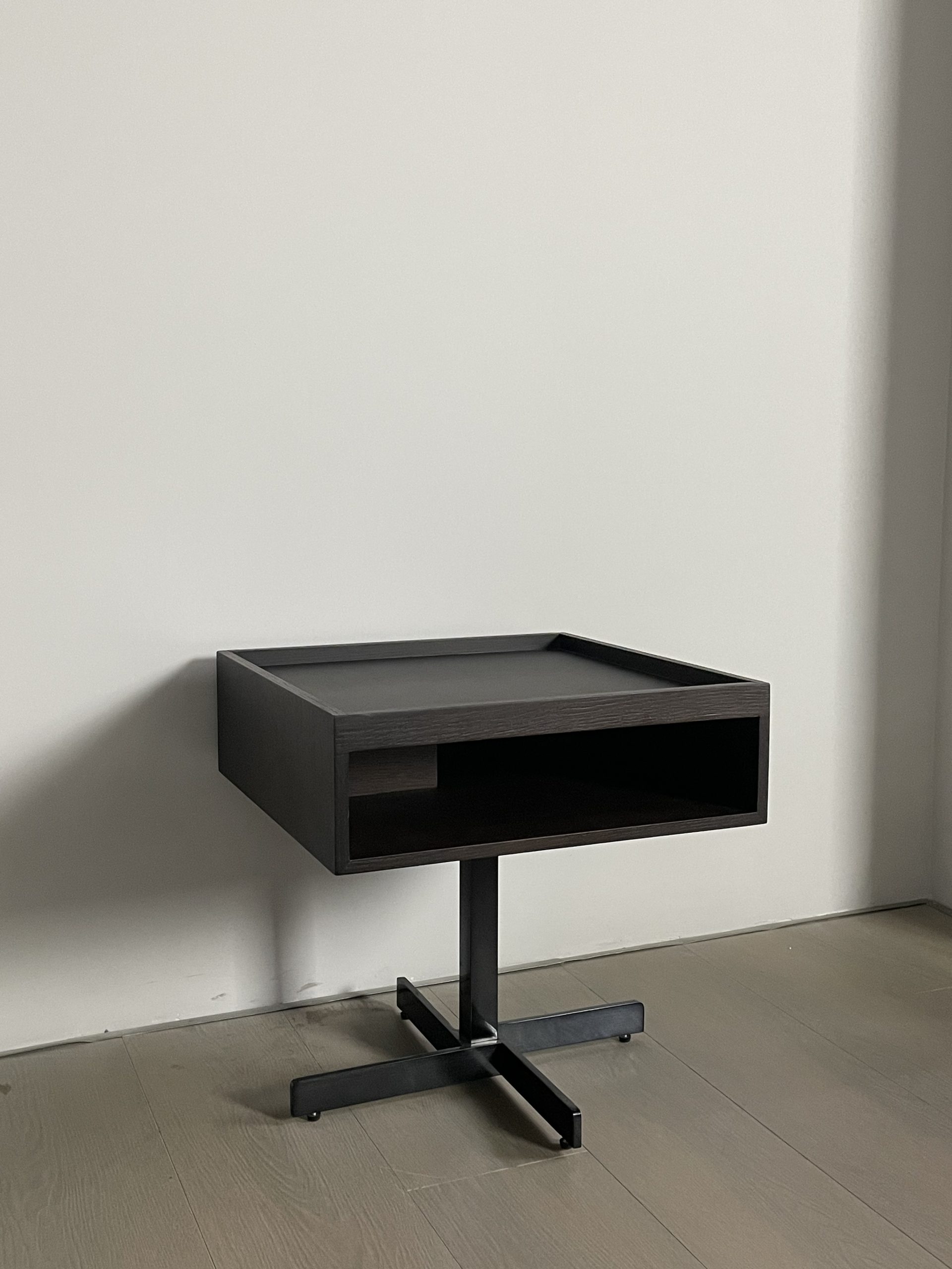 02 Nightstand 7
