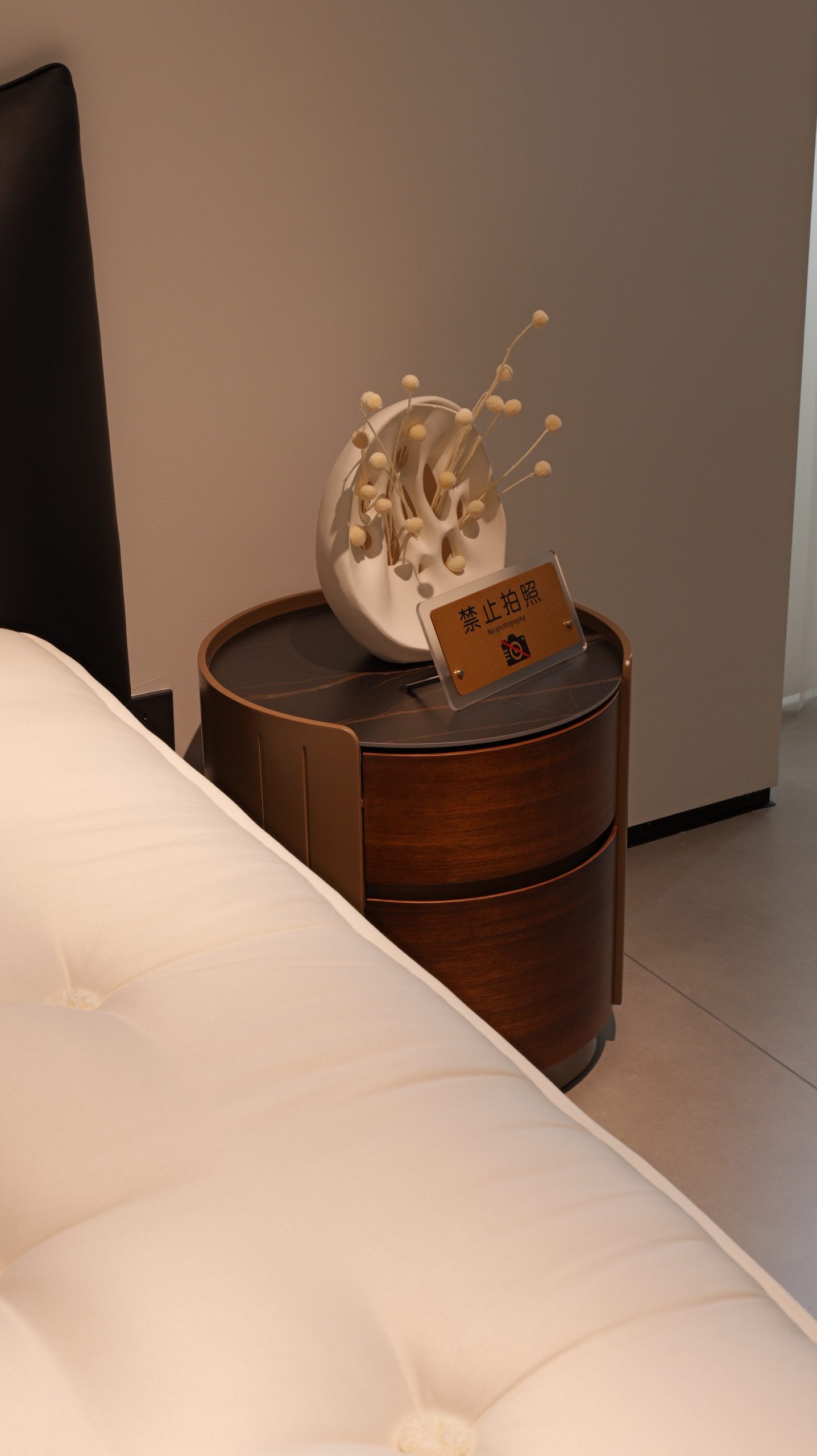 04 Nightstand 2