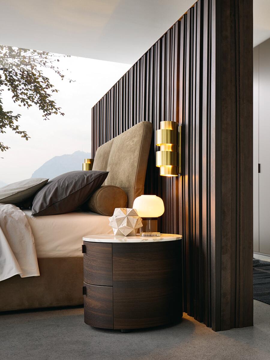 05 Nightstand