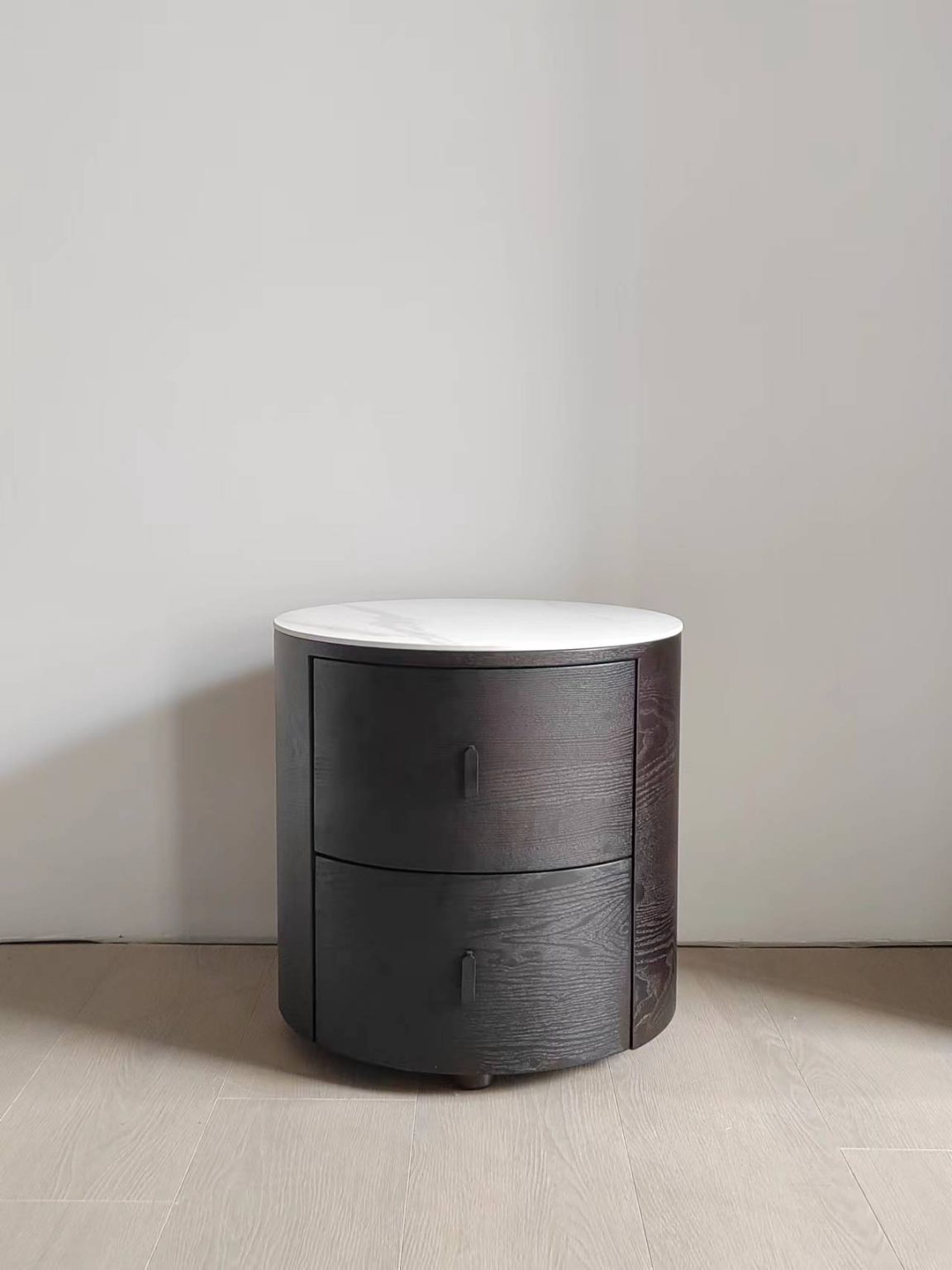05 Nightstand 3