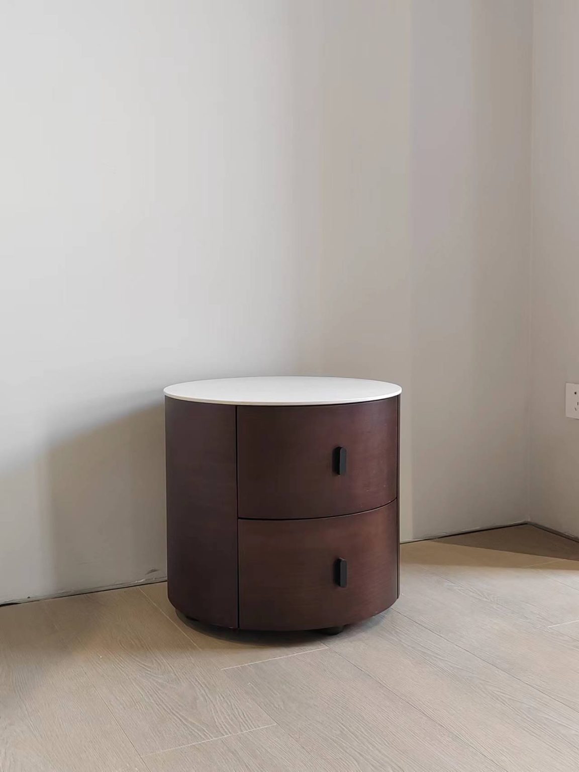 05 Nightstand 6