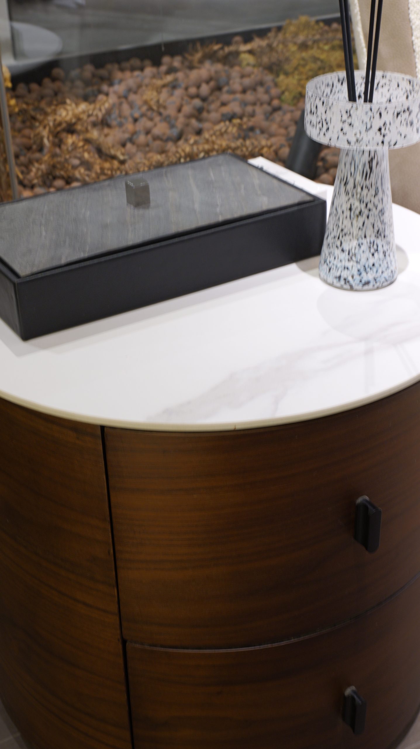 05 Nightstand 10