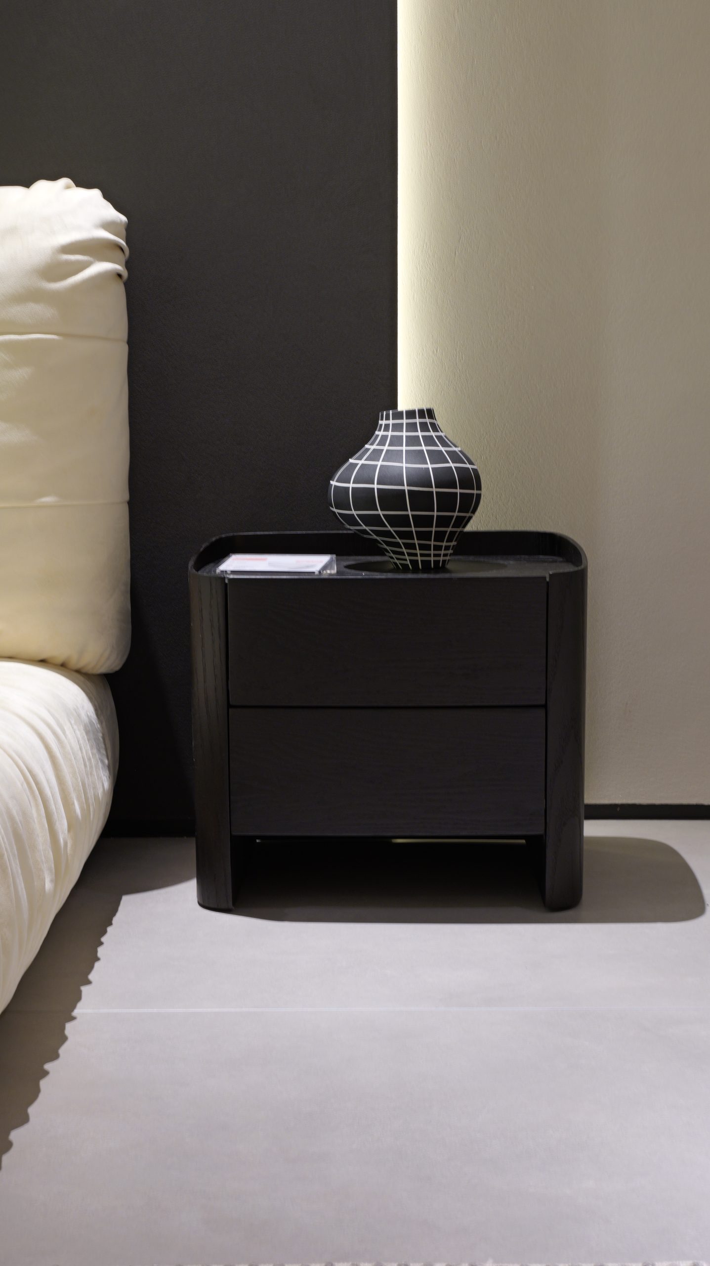 06 Nightstand 3