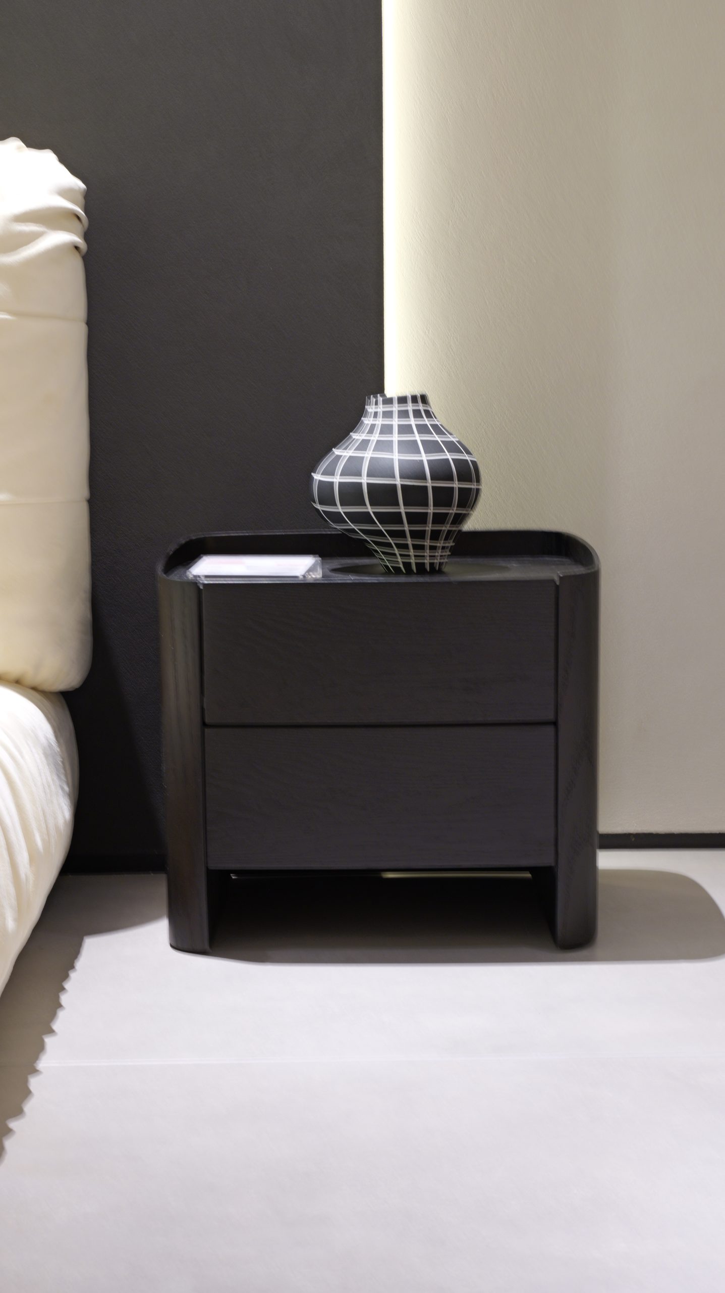 06 Nightstand 4
