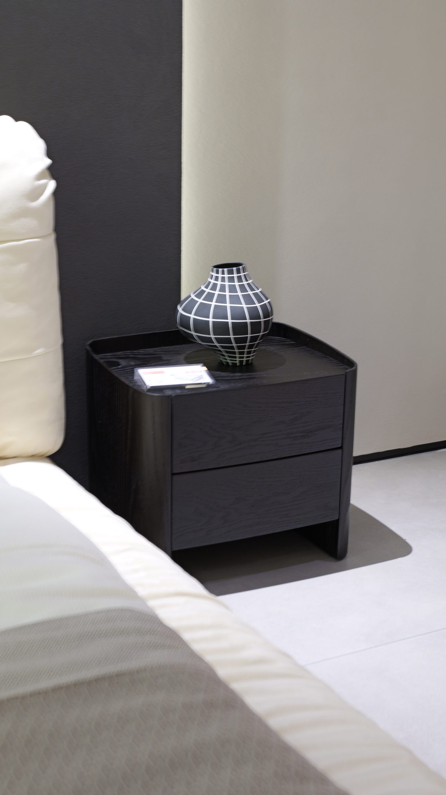06 Nightstand 5