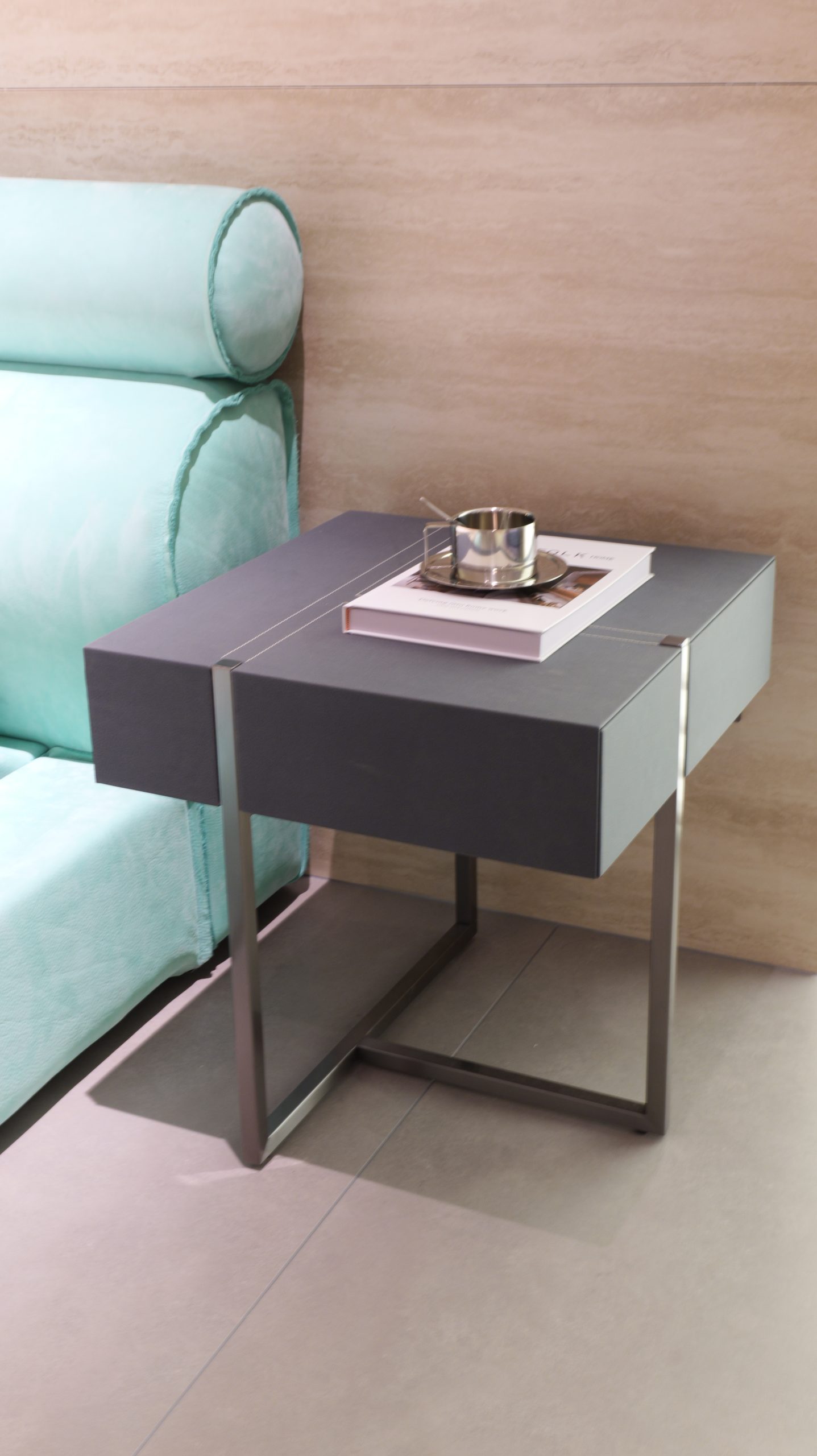 07 Nightstand 8