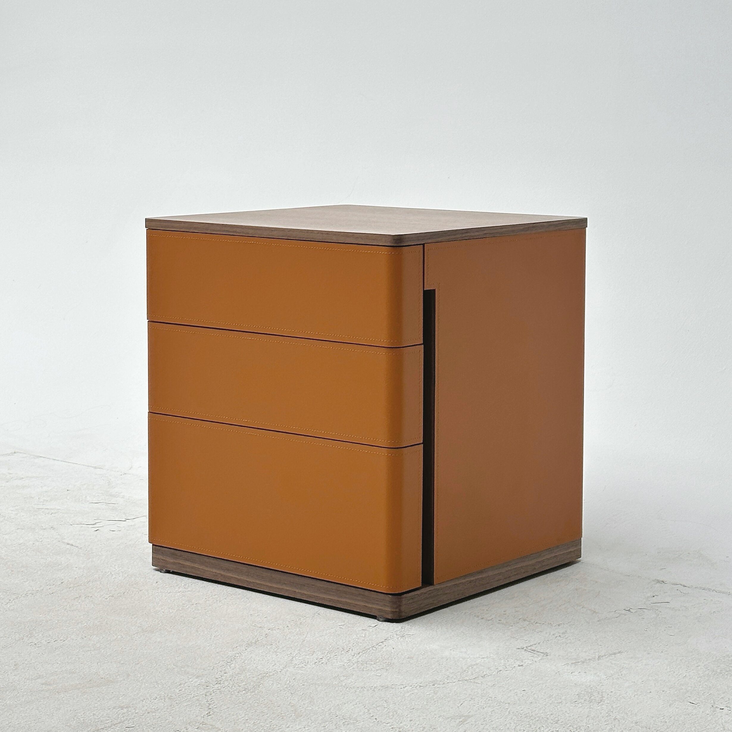08 Nightstand