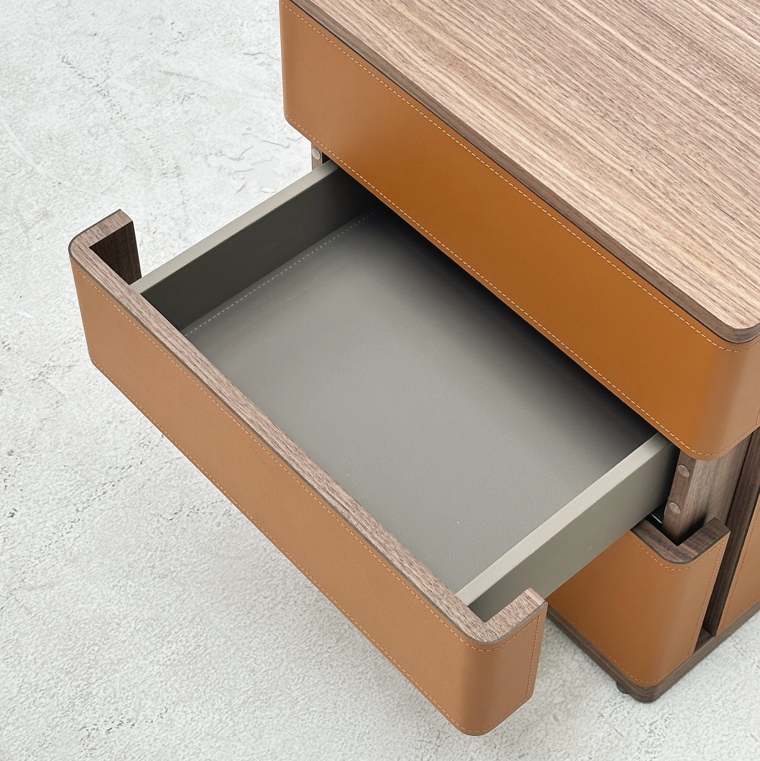 08 Nightstand 3