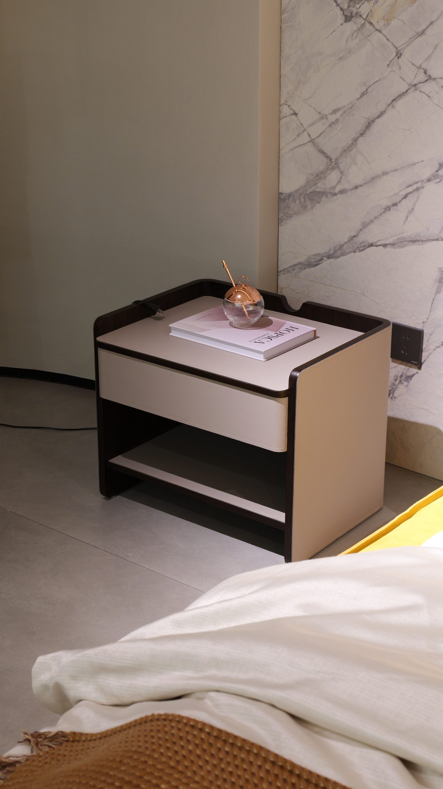 09 Nightstand