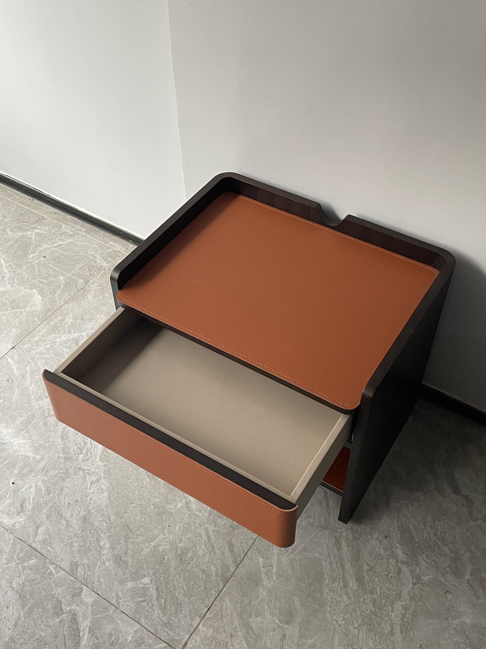 09 Nightstand 2