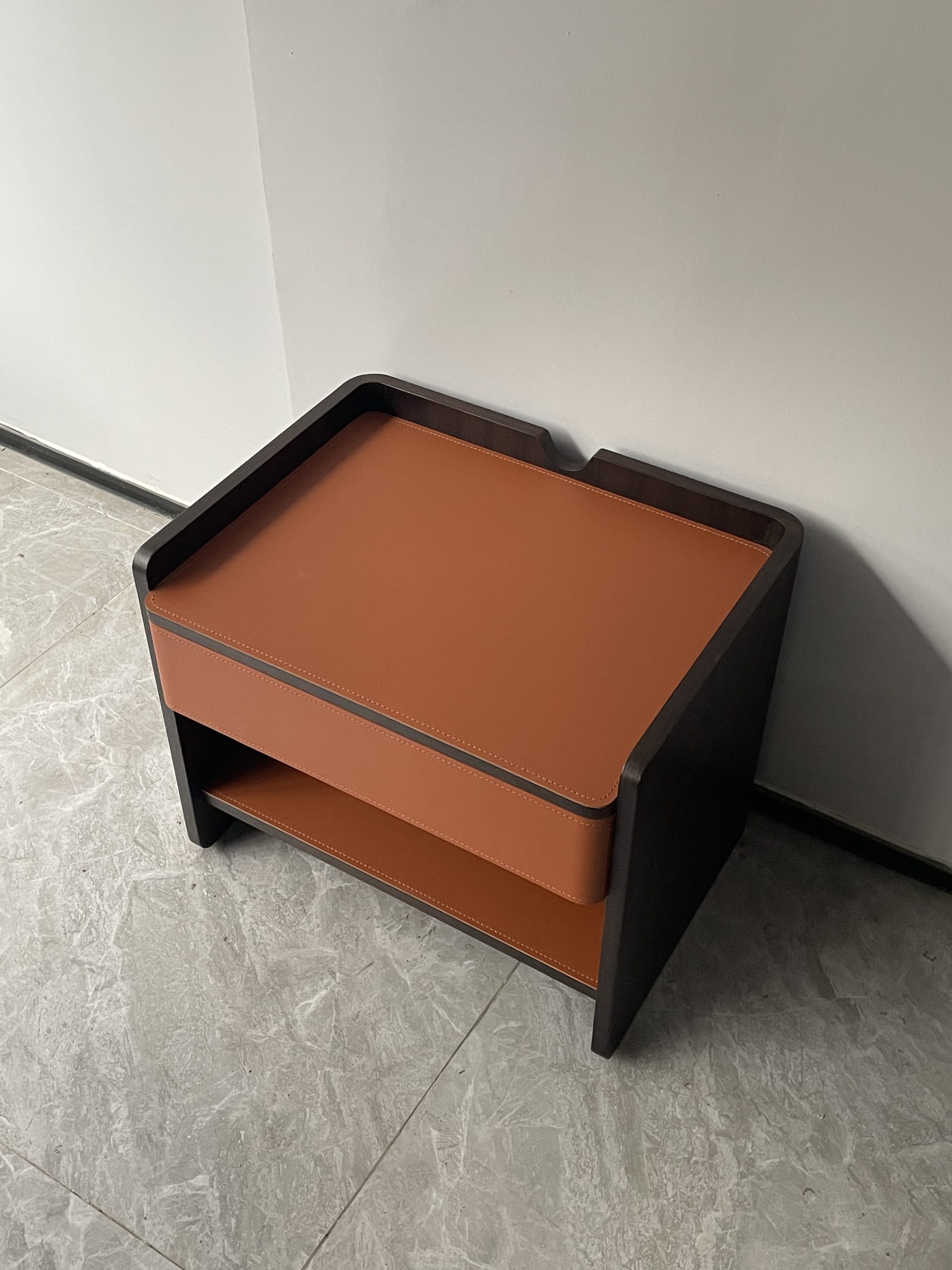 09 Nightstand 3