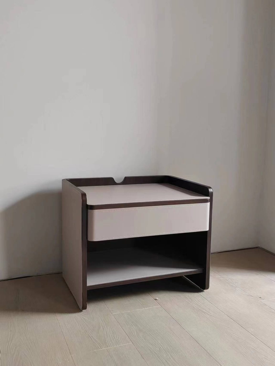 09 Nightstand 7