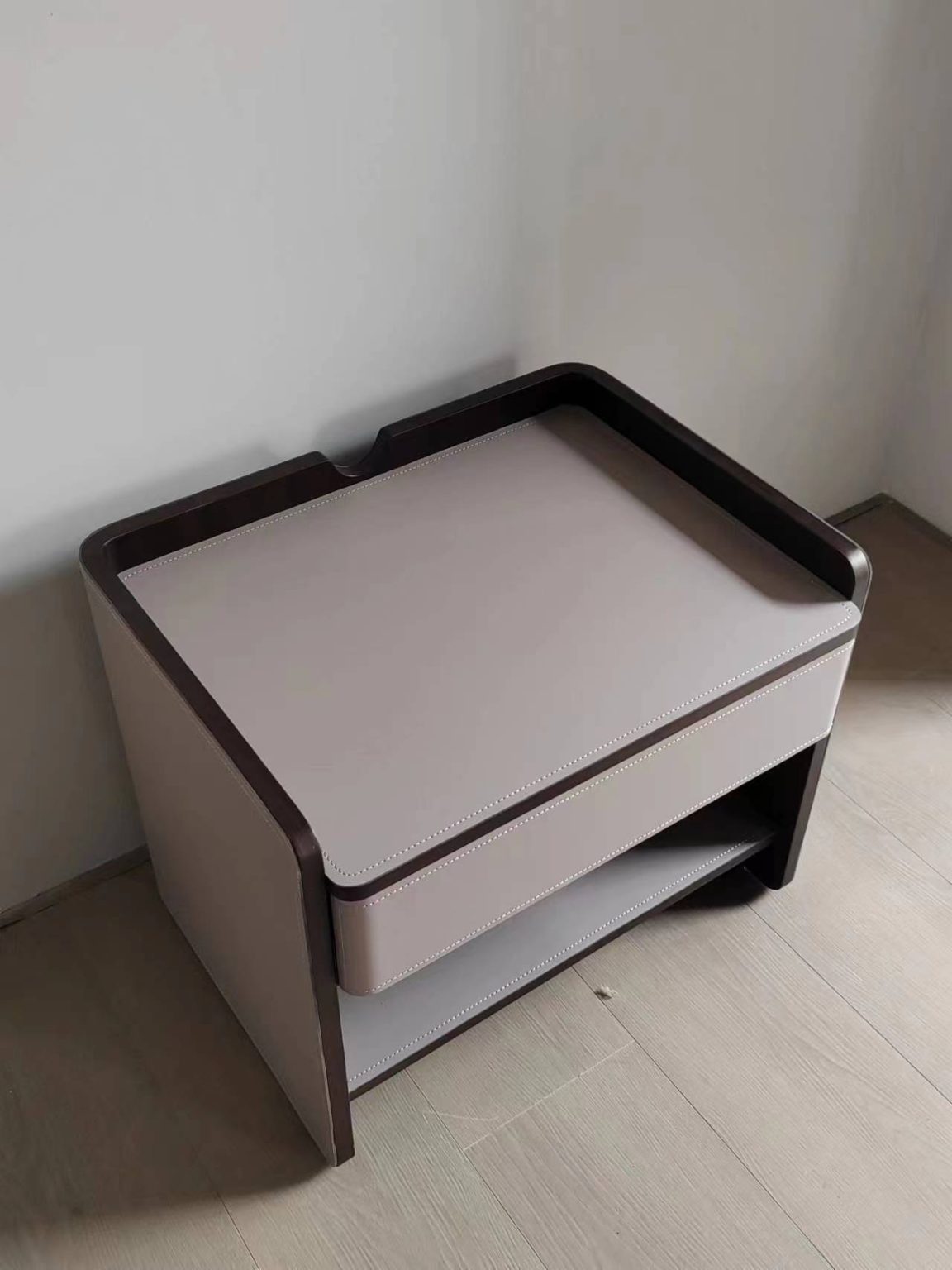09 Nightstand 8