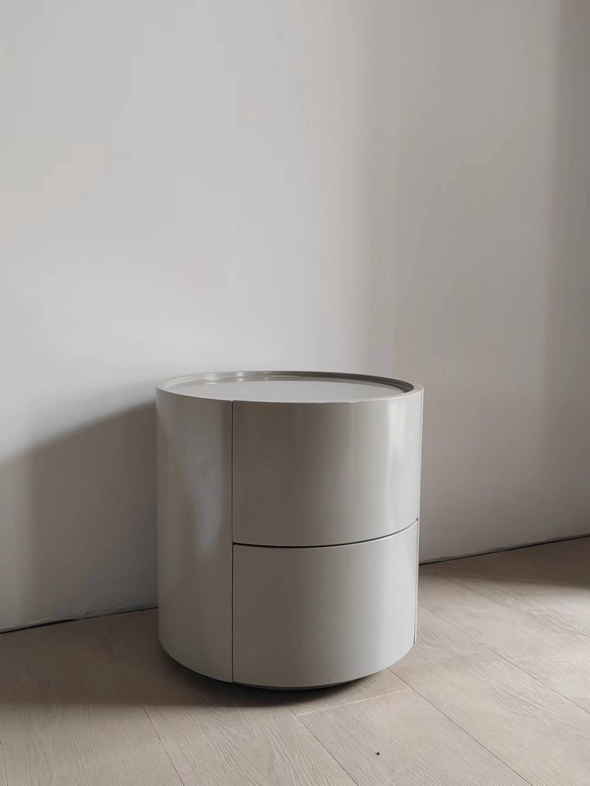 10 Nightstand 3
