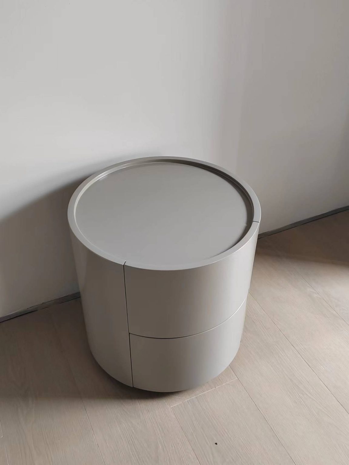 10 Nightstand 4
