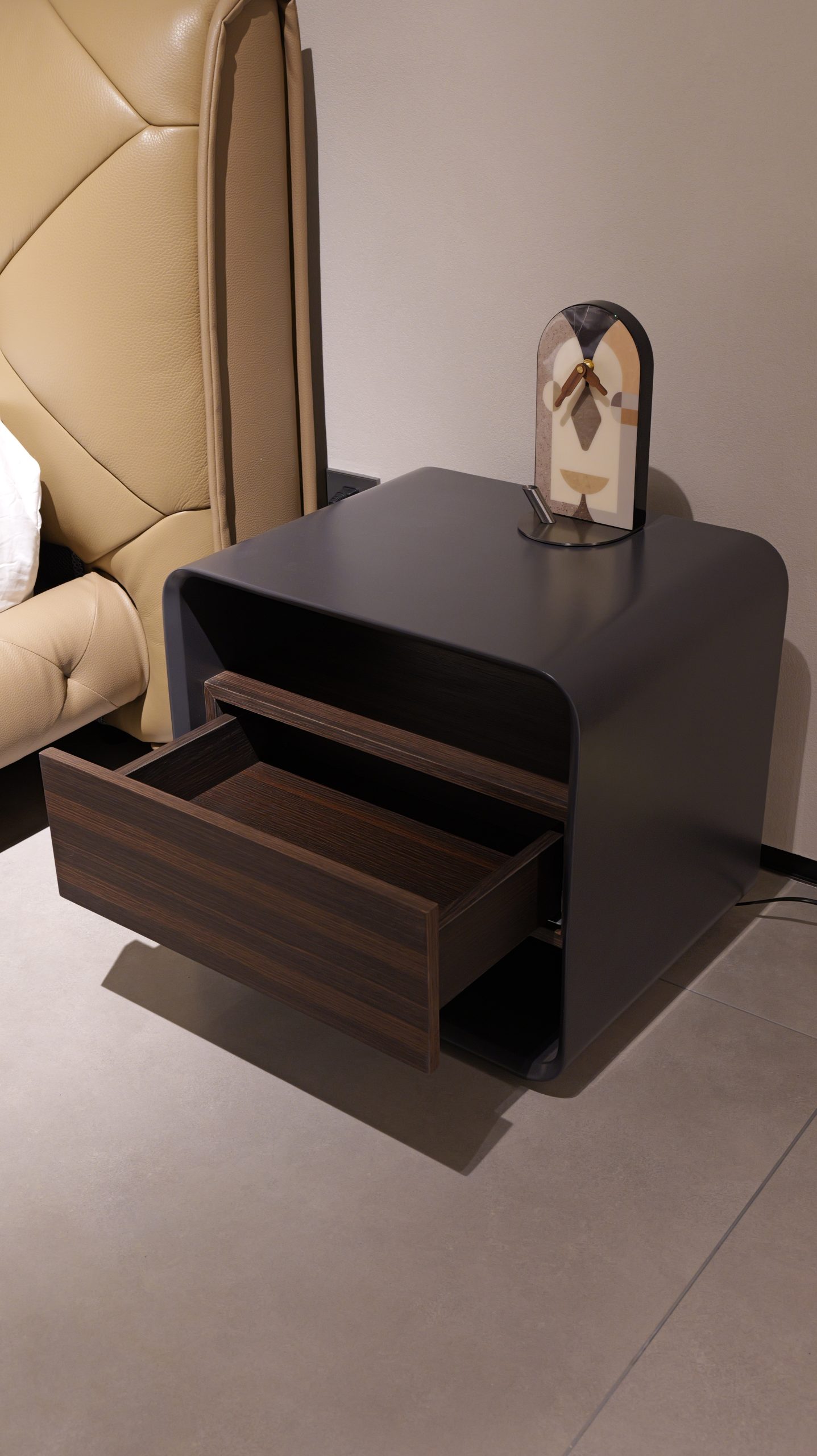 11 Nightstand 2
