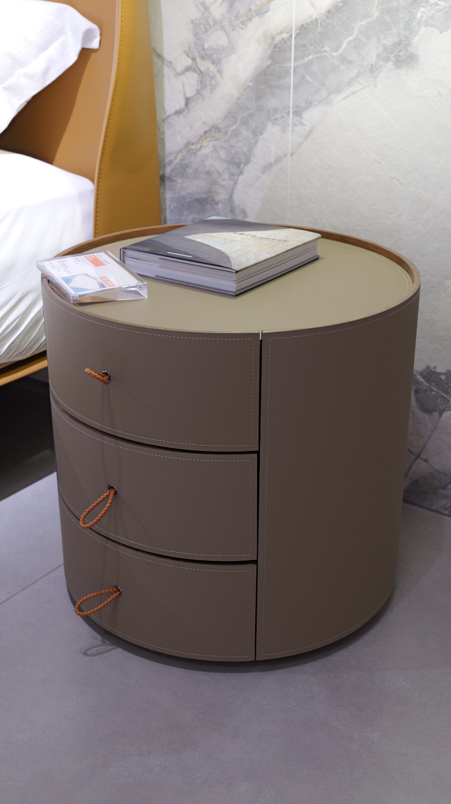 14 Nightstand 4