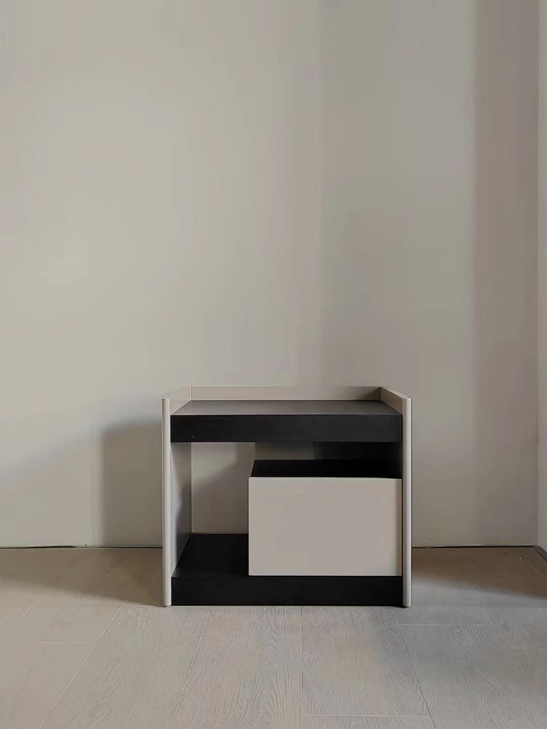 15 Nightstand 2