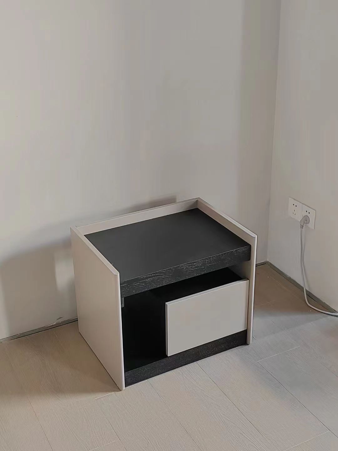 15 Nightstand 3