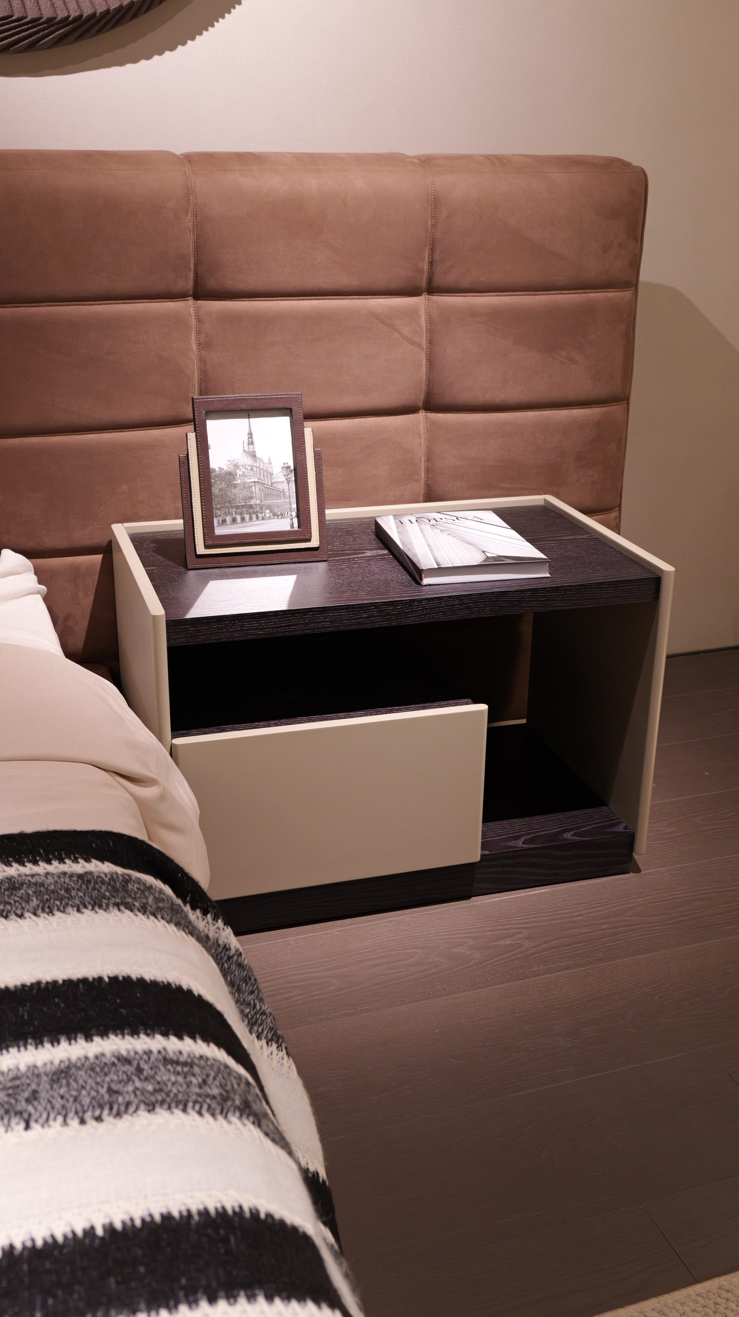 15 Nightstand 6