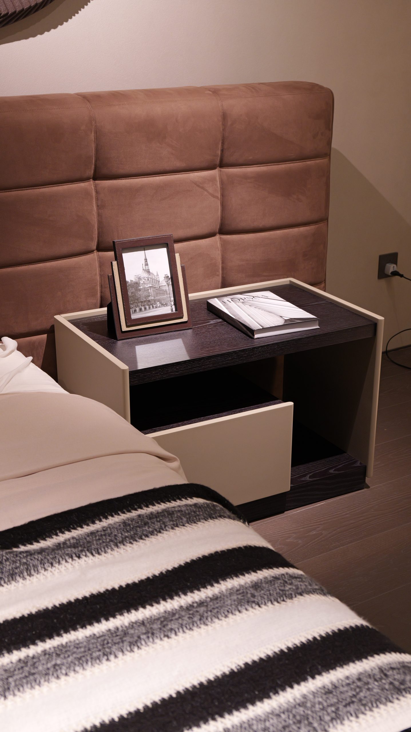 15 Nightstand 7