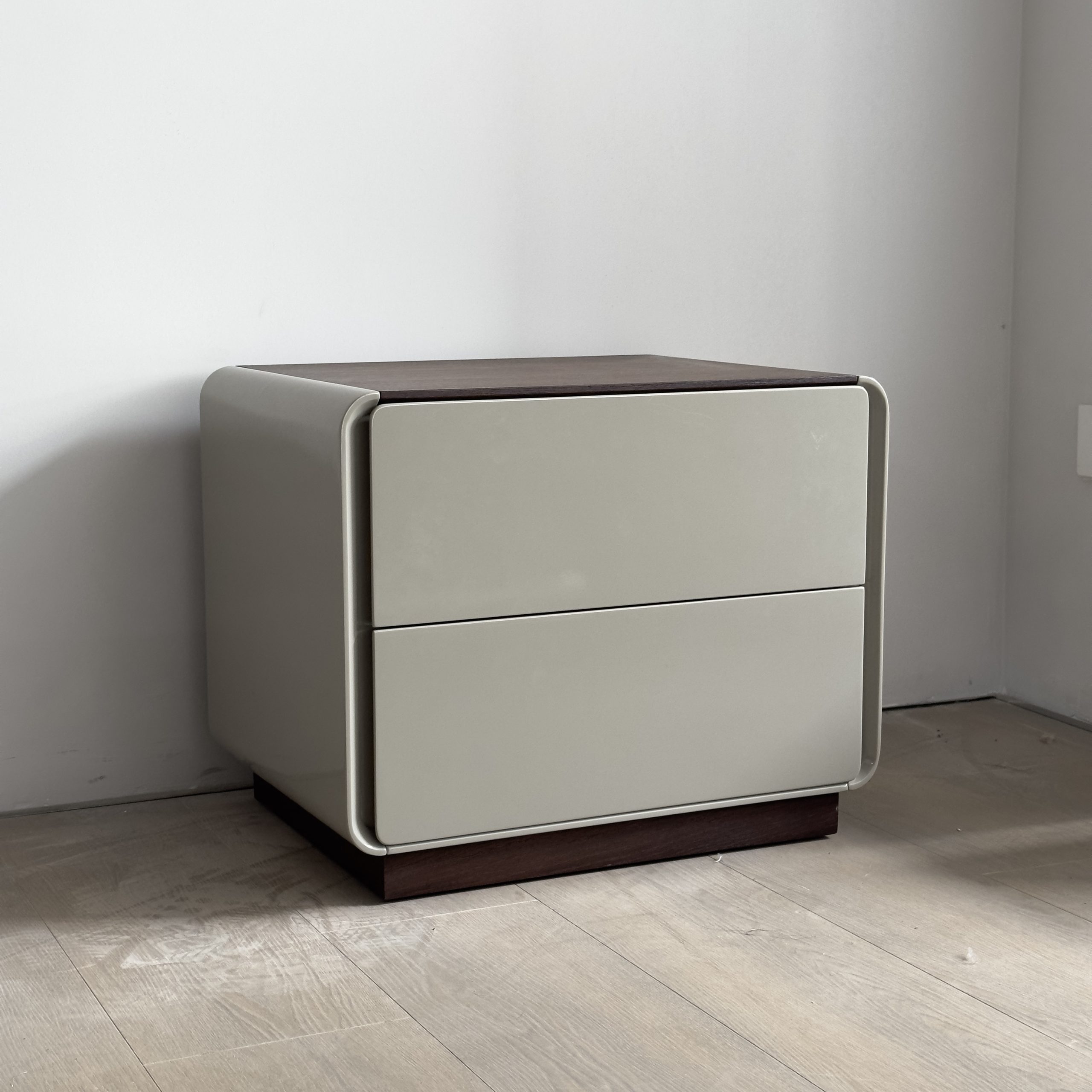 16 Nightstand 2