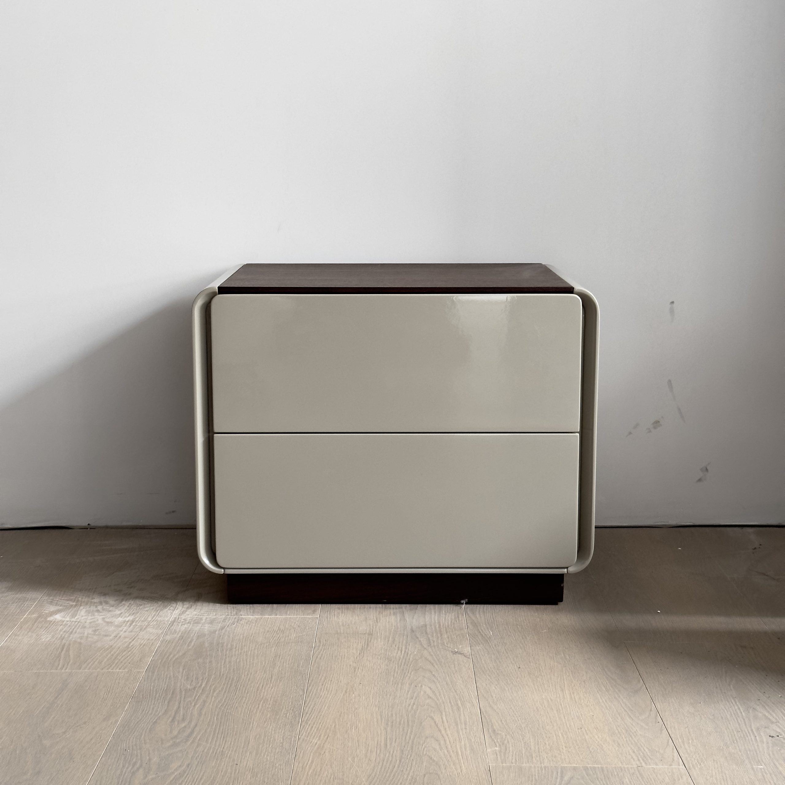 16 Nightstand 3