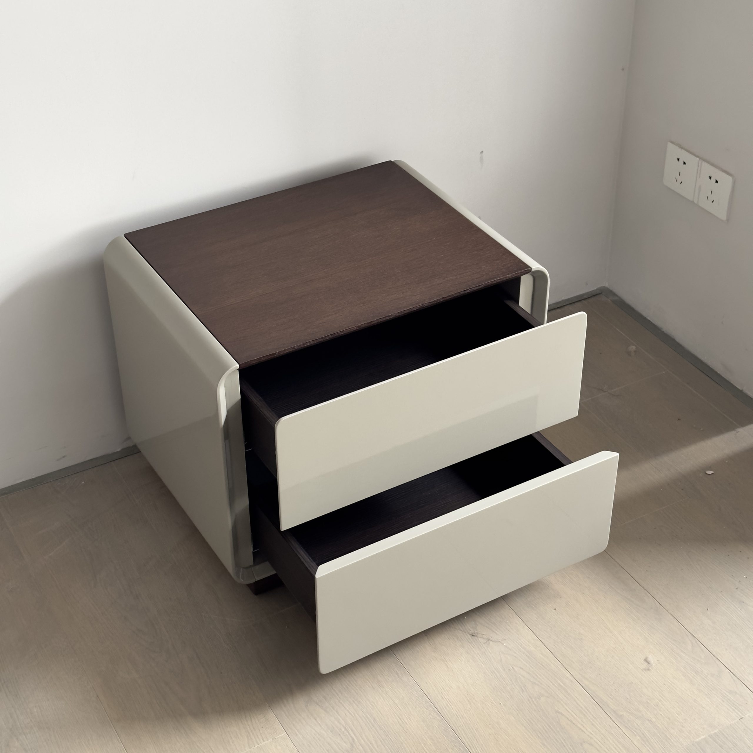 16 Nightstand 4