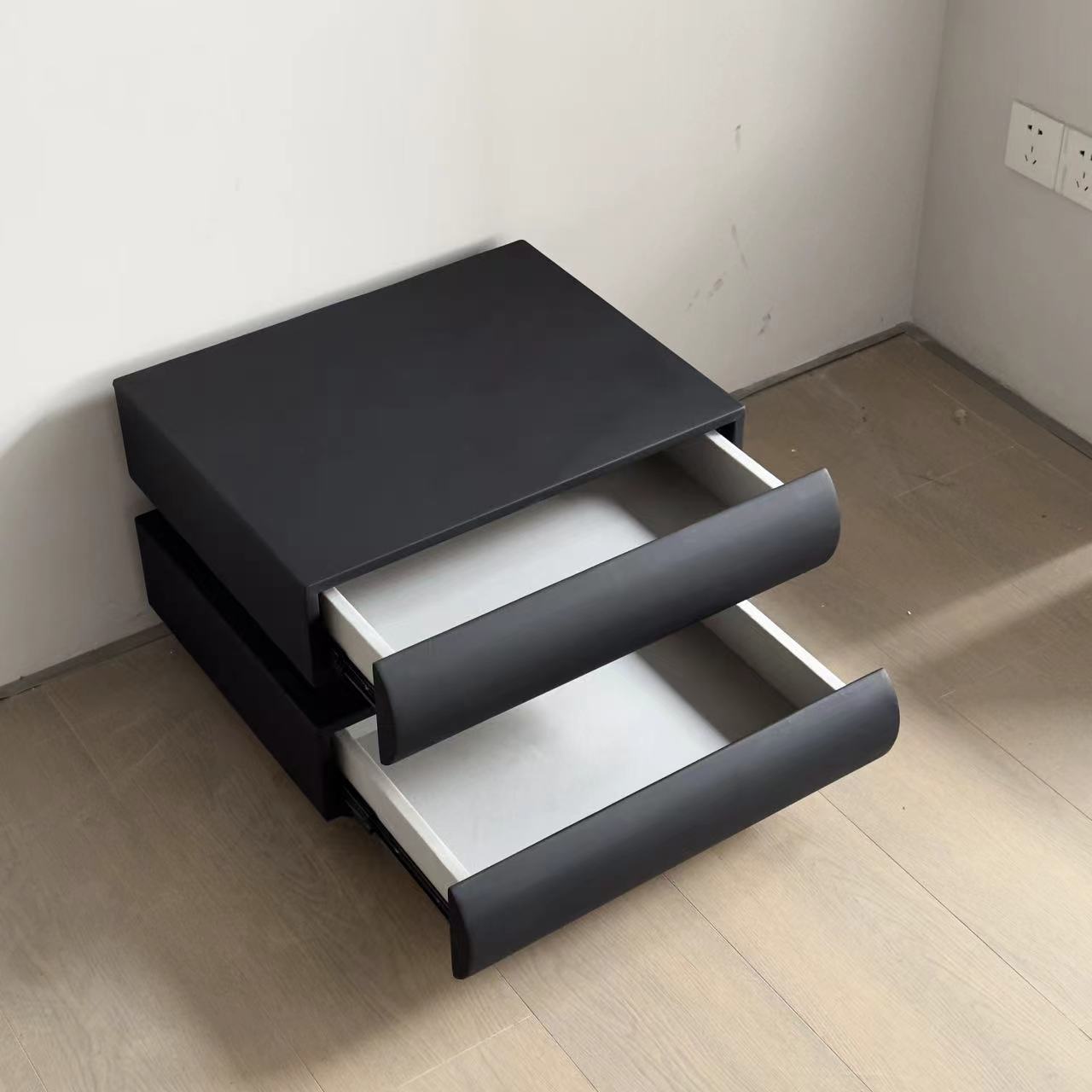 17 Nightstand 2