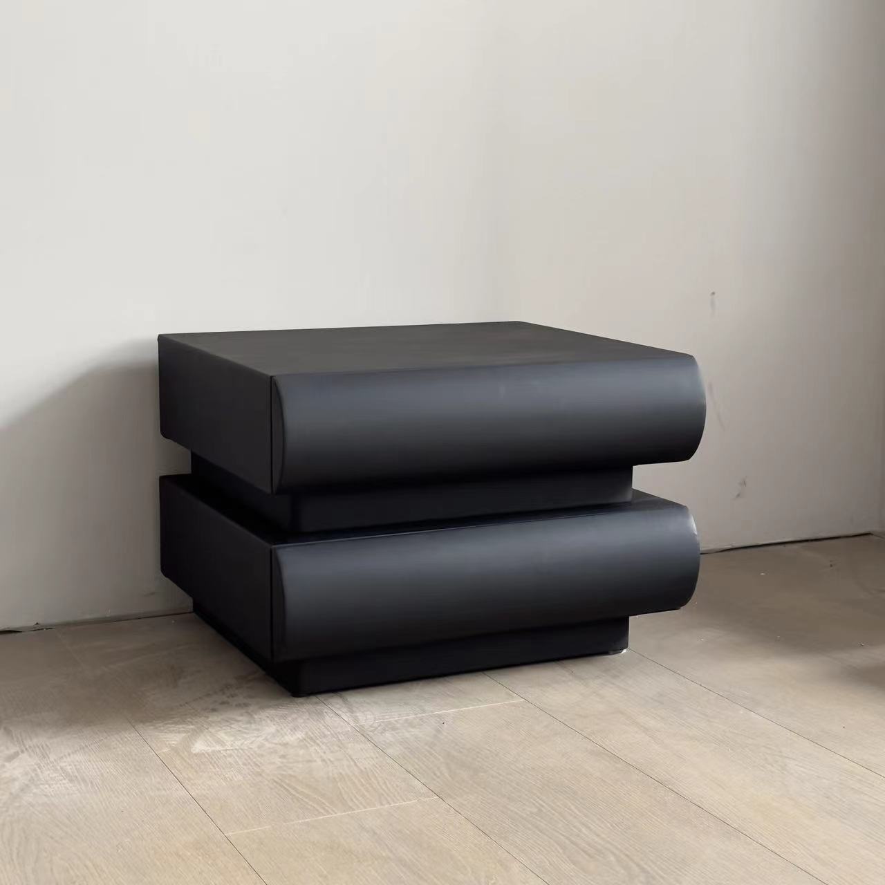 17 Nightstand 3