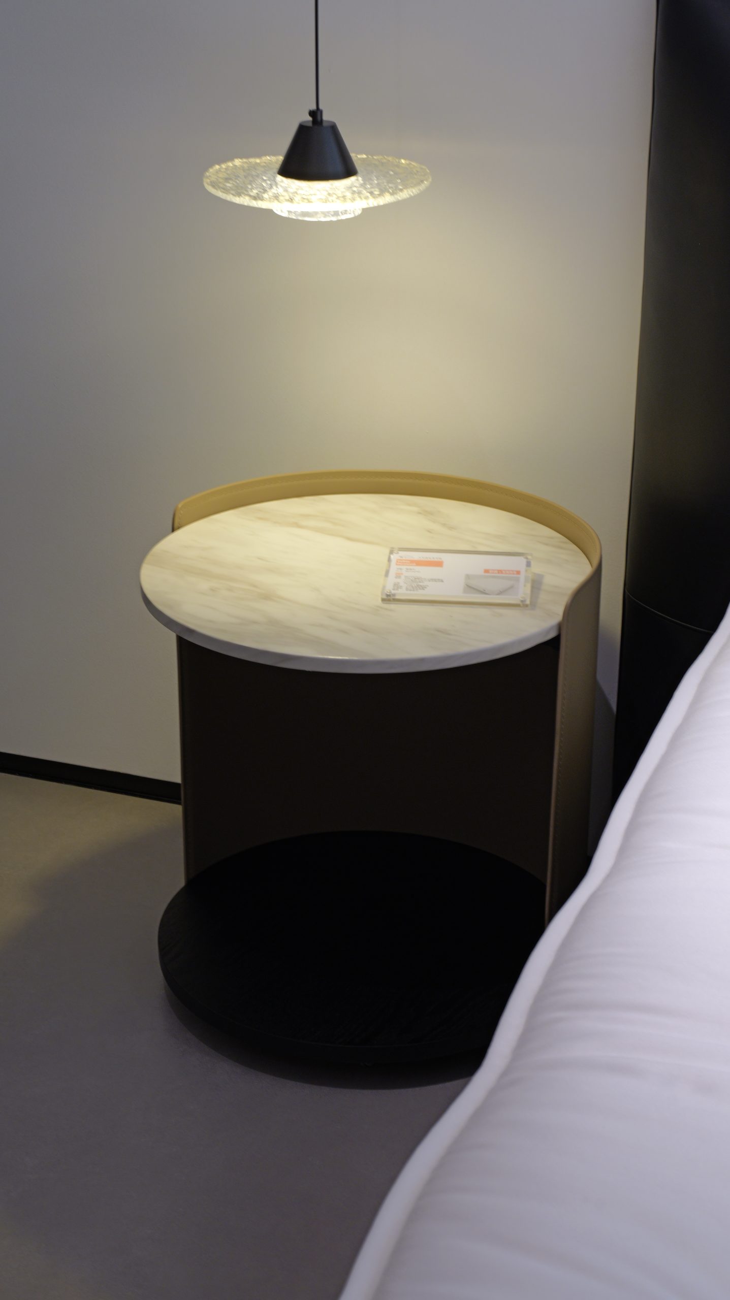 18 Nightstand 4