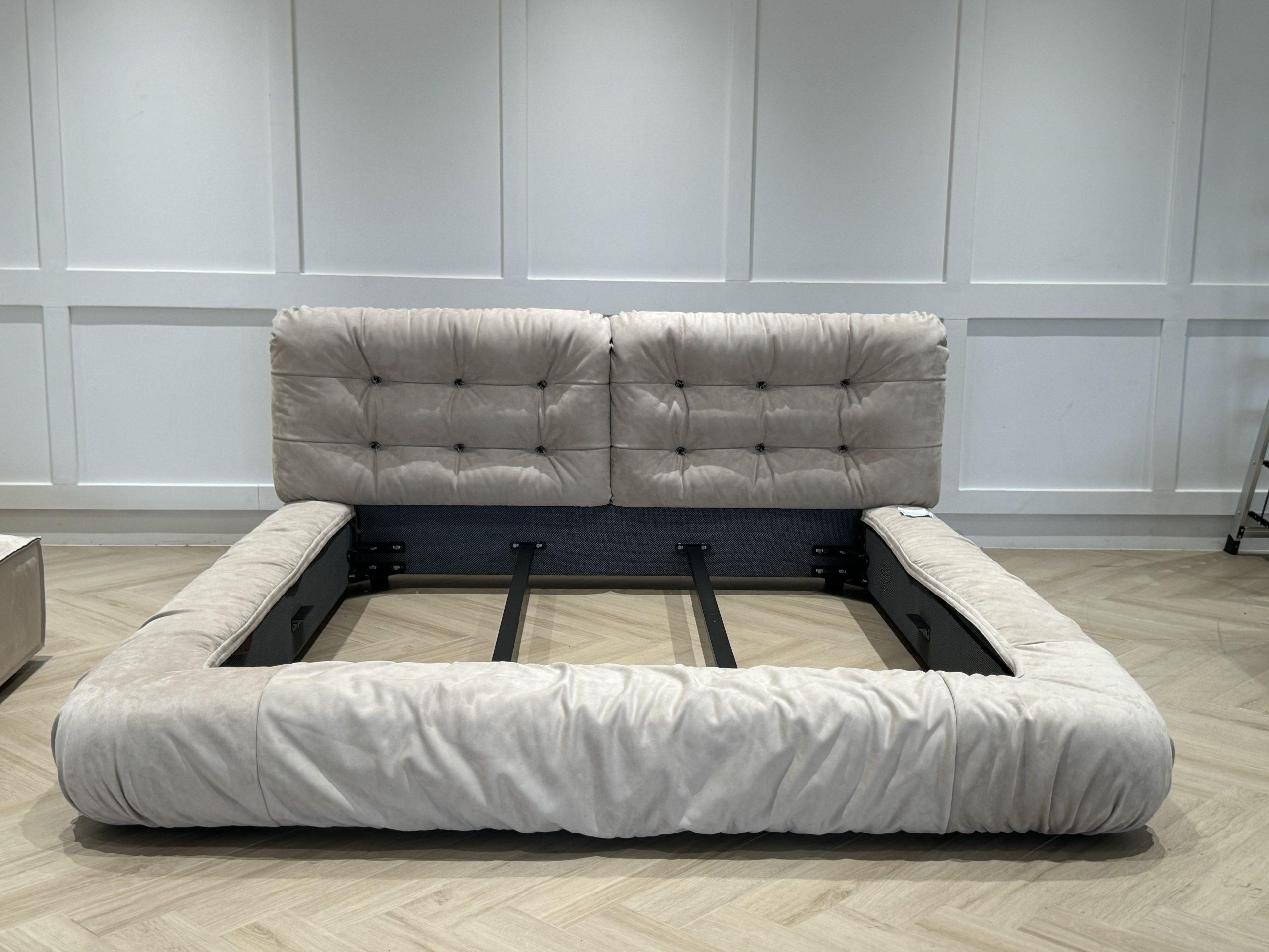 Milano Bed 5
