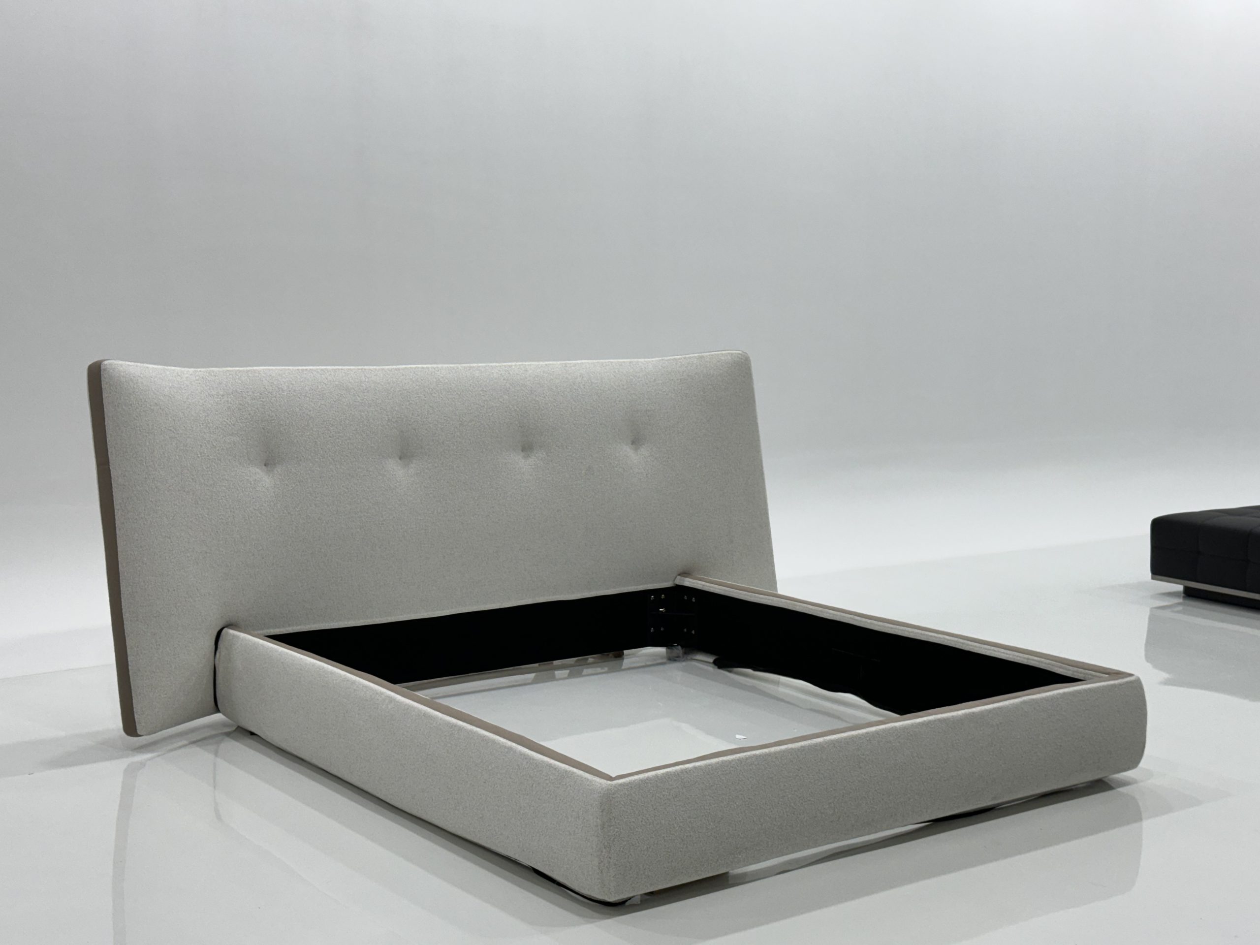 Rever Bed 4