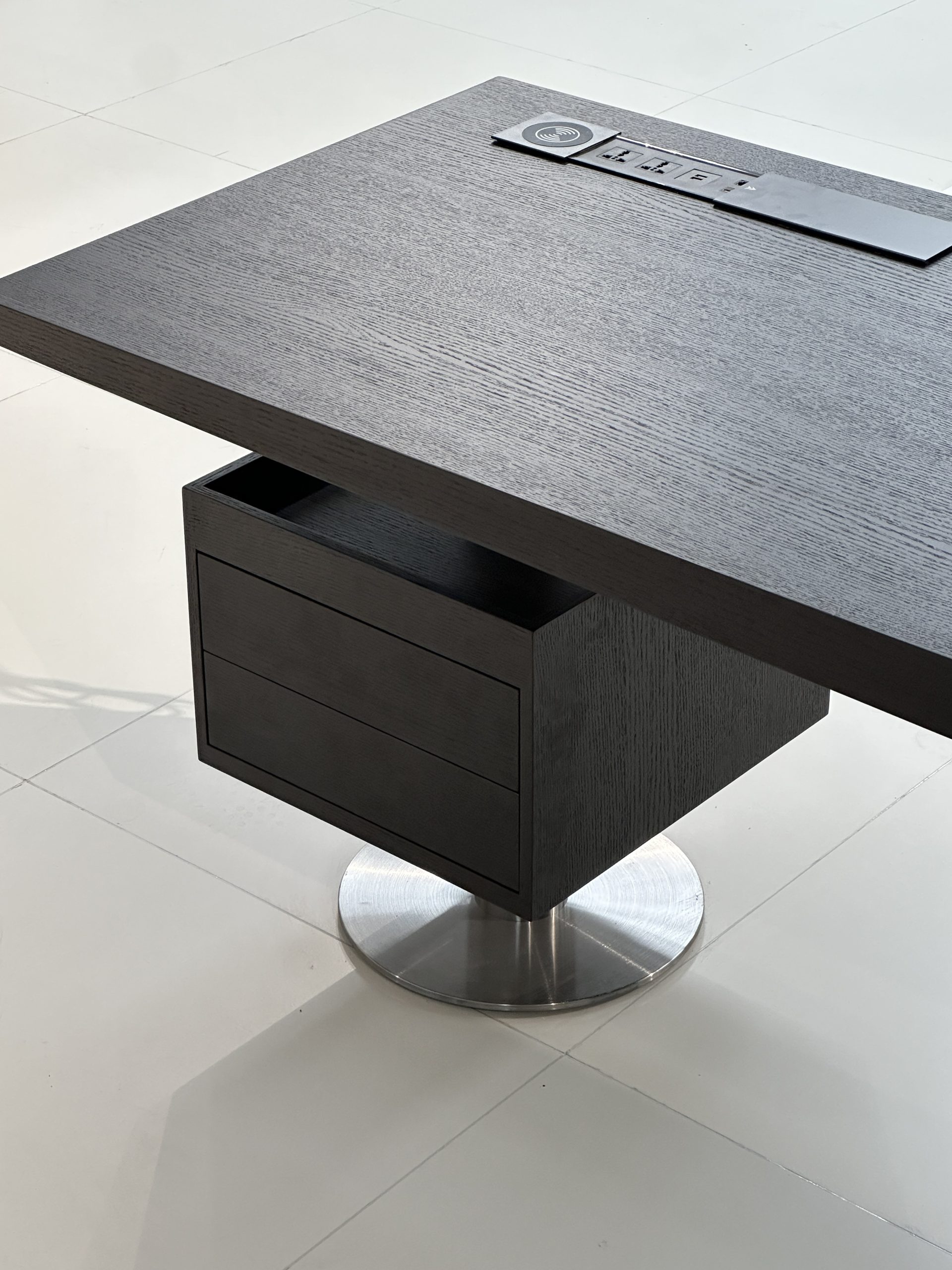 Theodore Desk 2