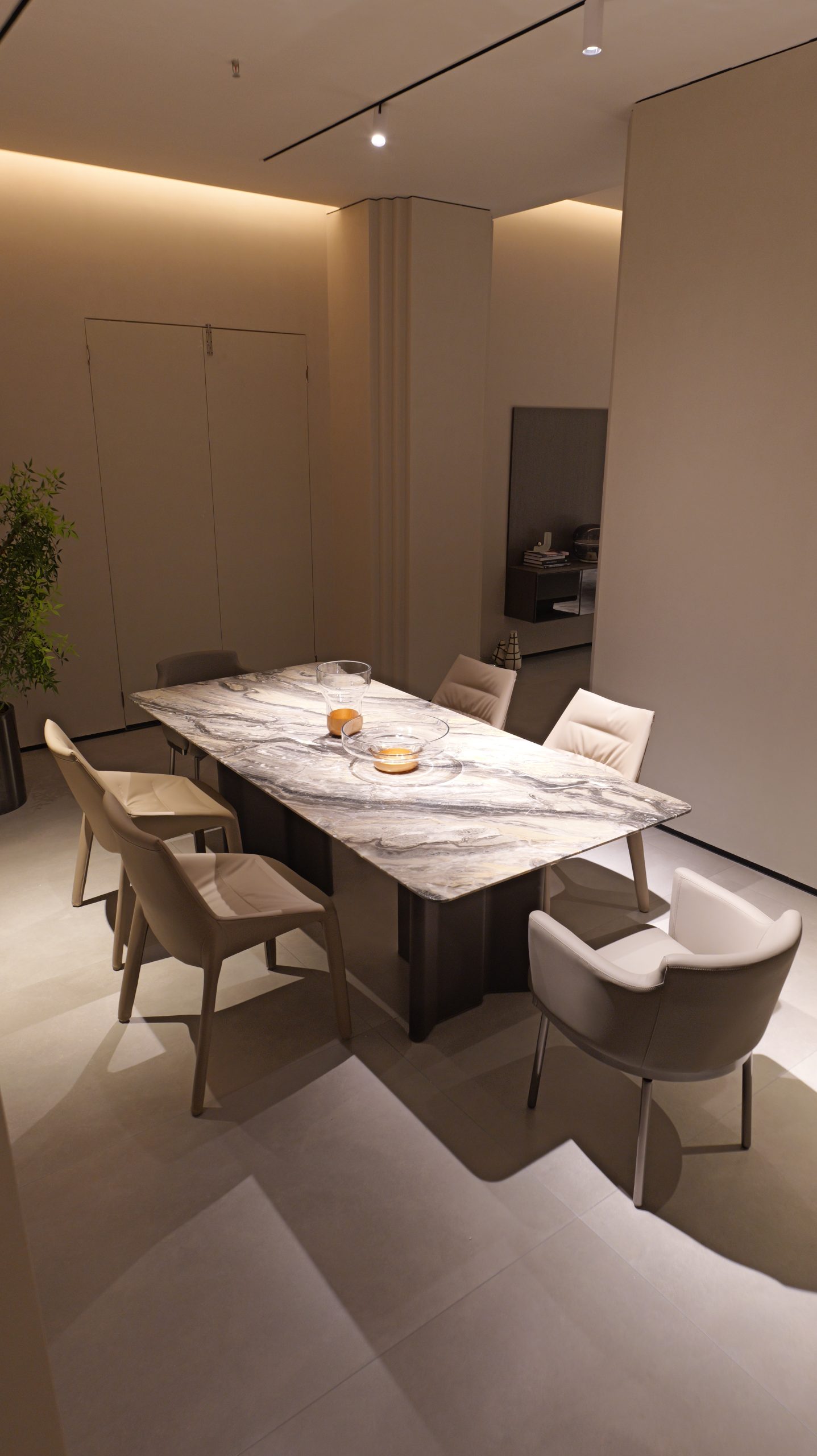 Lou Dining Table 5