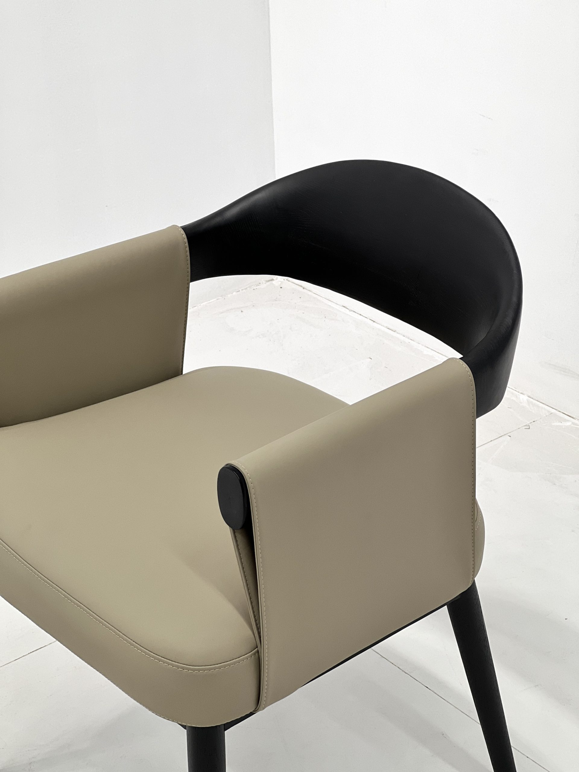 Razia chair 5