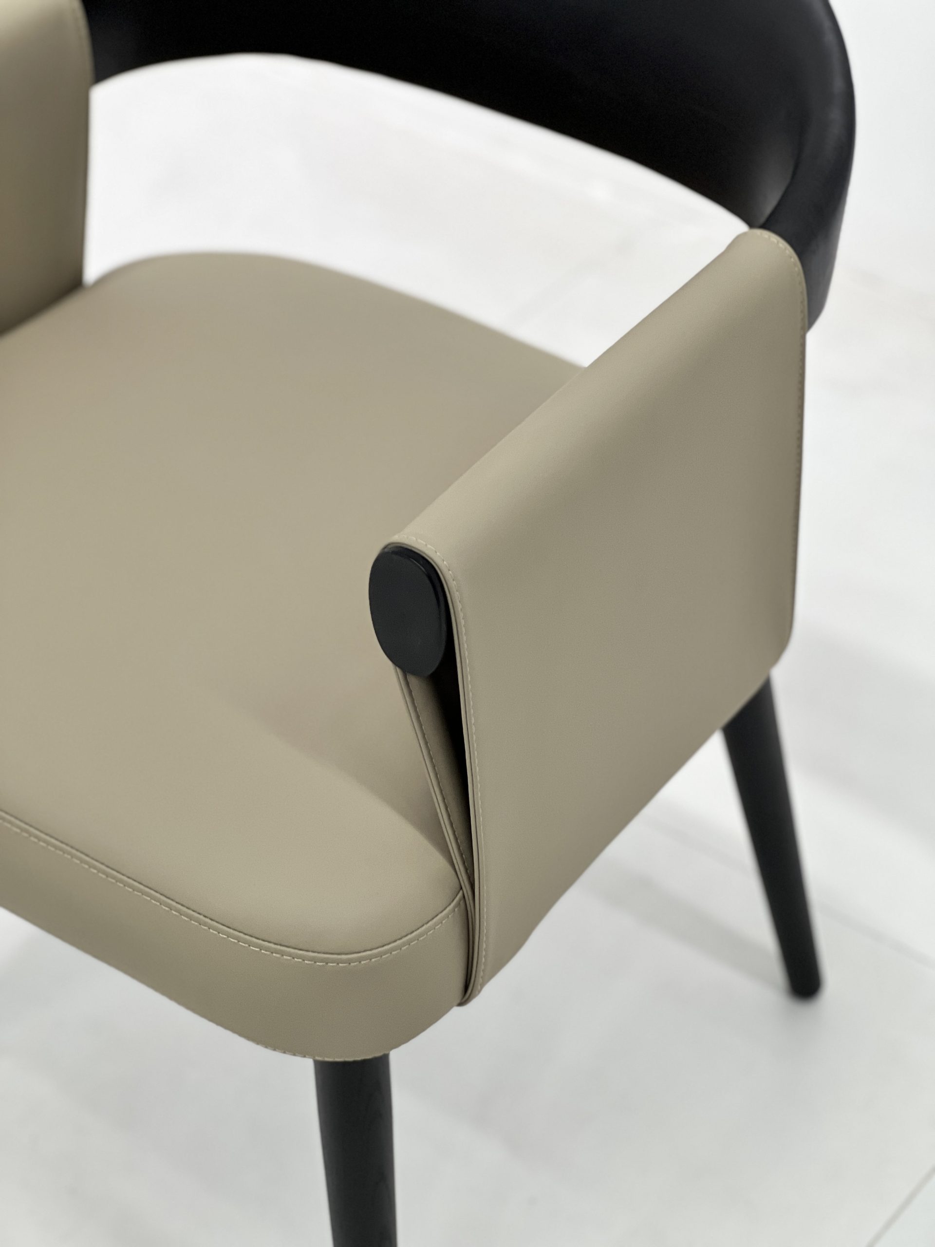 Razia chair 6