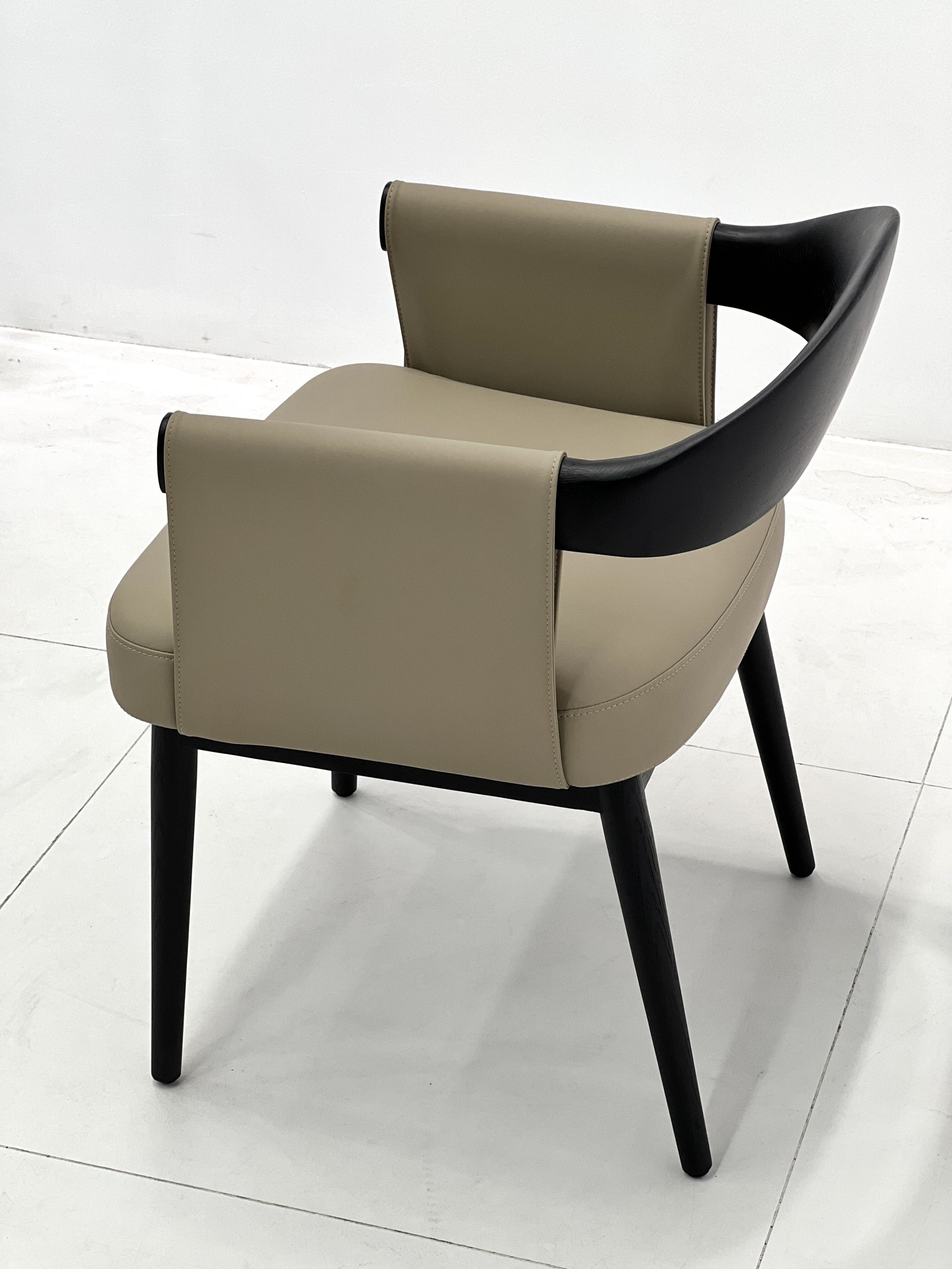 Razia chair 7