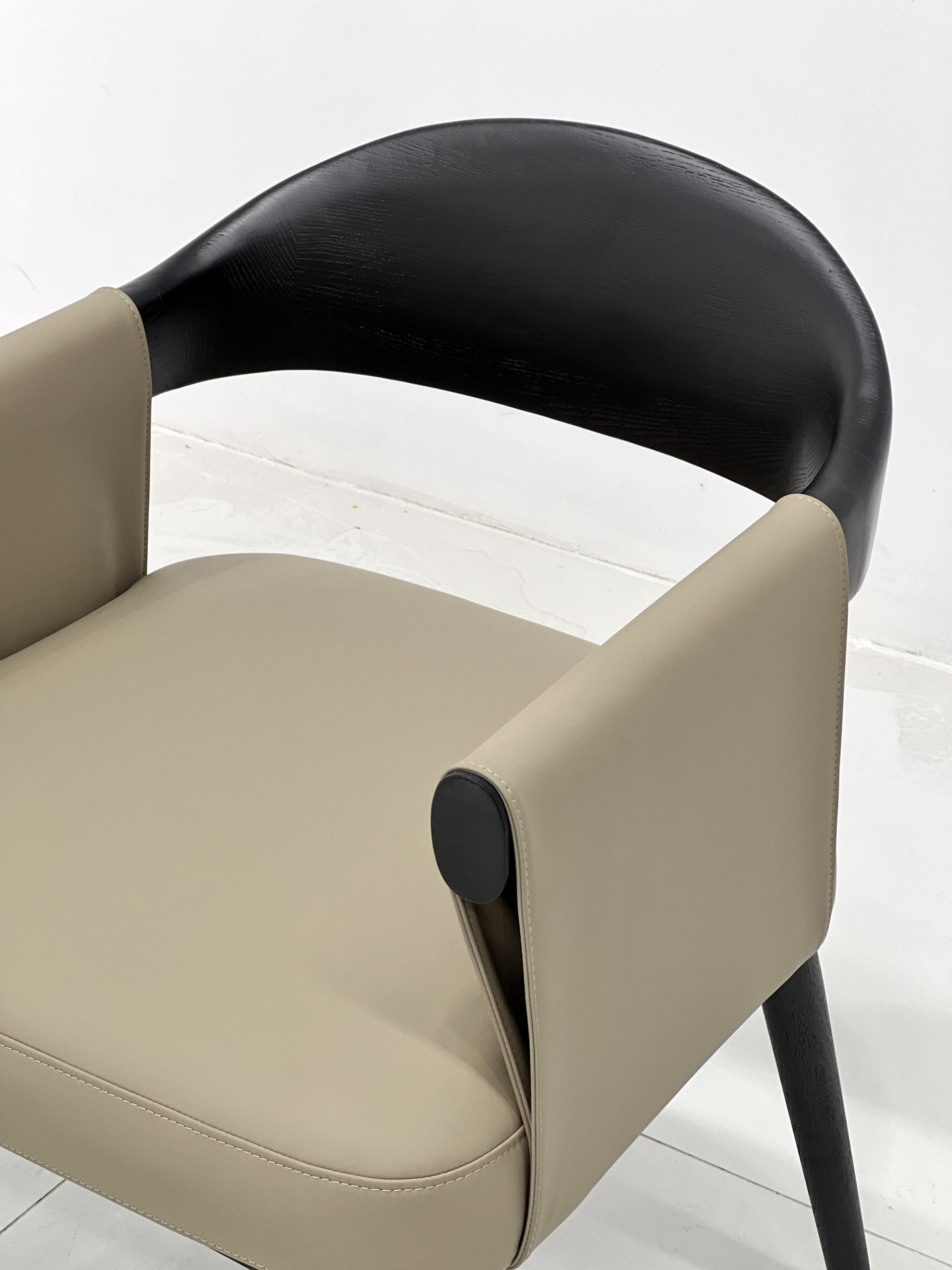 Razia chair 8