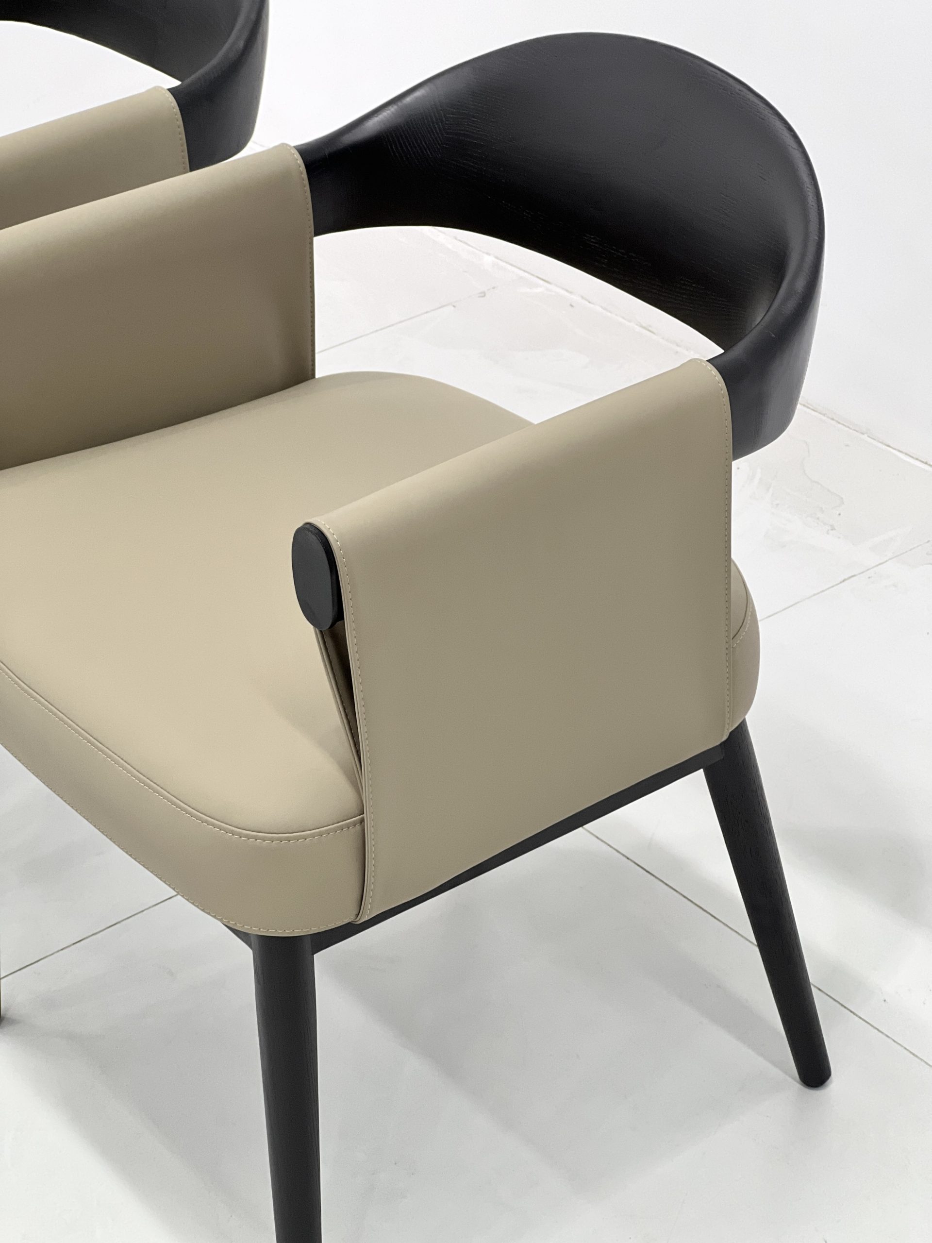 Razia chair 10
