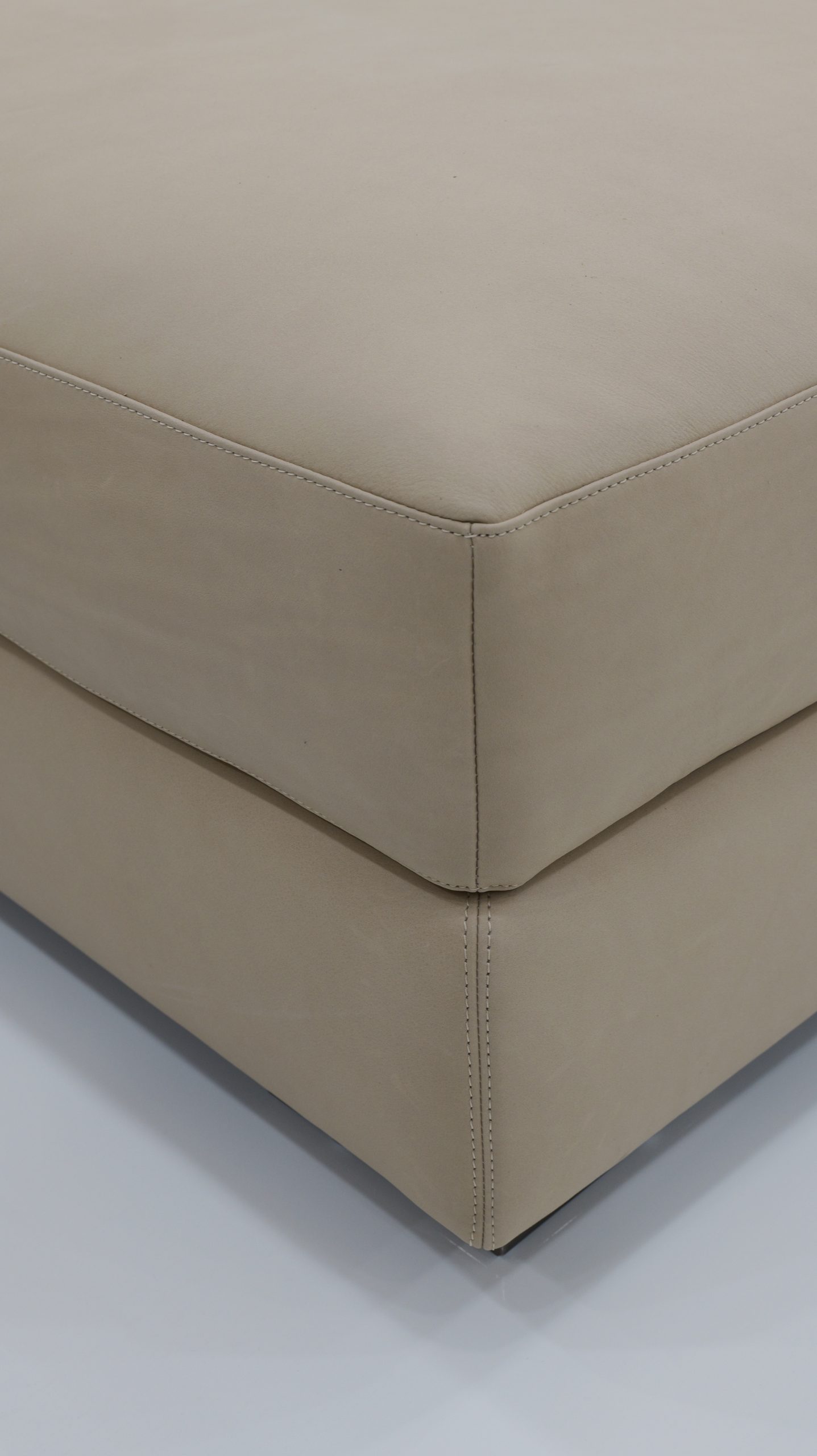 Cestone Sofa 8