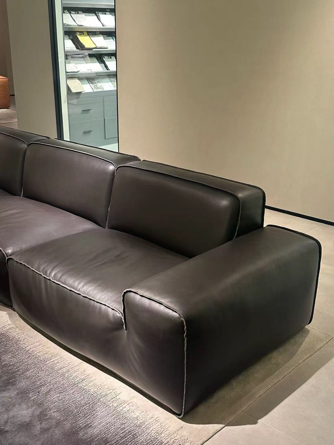 Chateaud AX Sofa 4