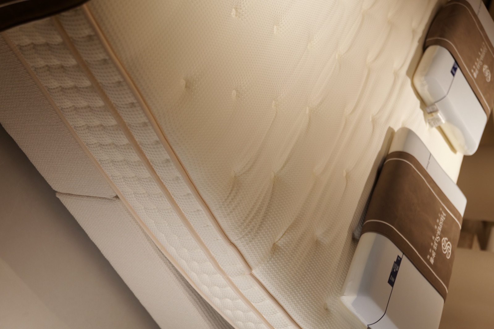 A11MAX mattress material and finish detail