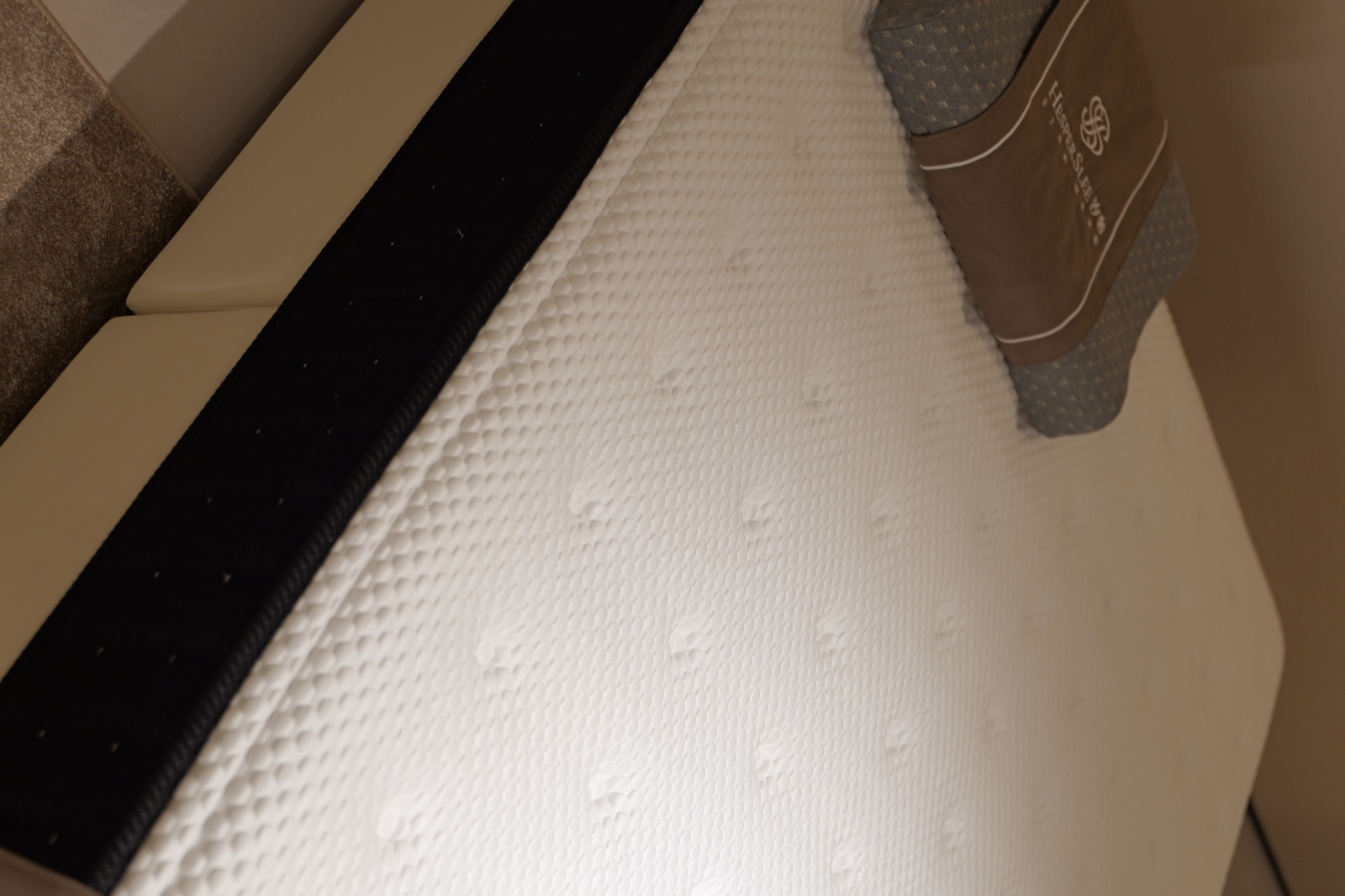 T17MAX mattress material and finish detail
