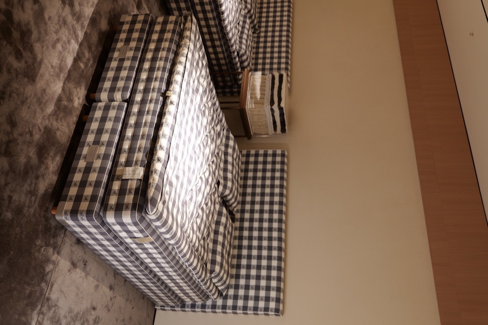 Lapland Pro D2000 mattress material and finish detail